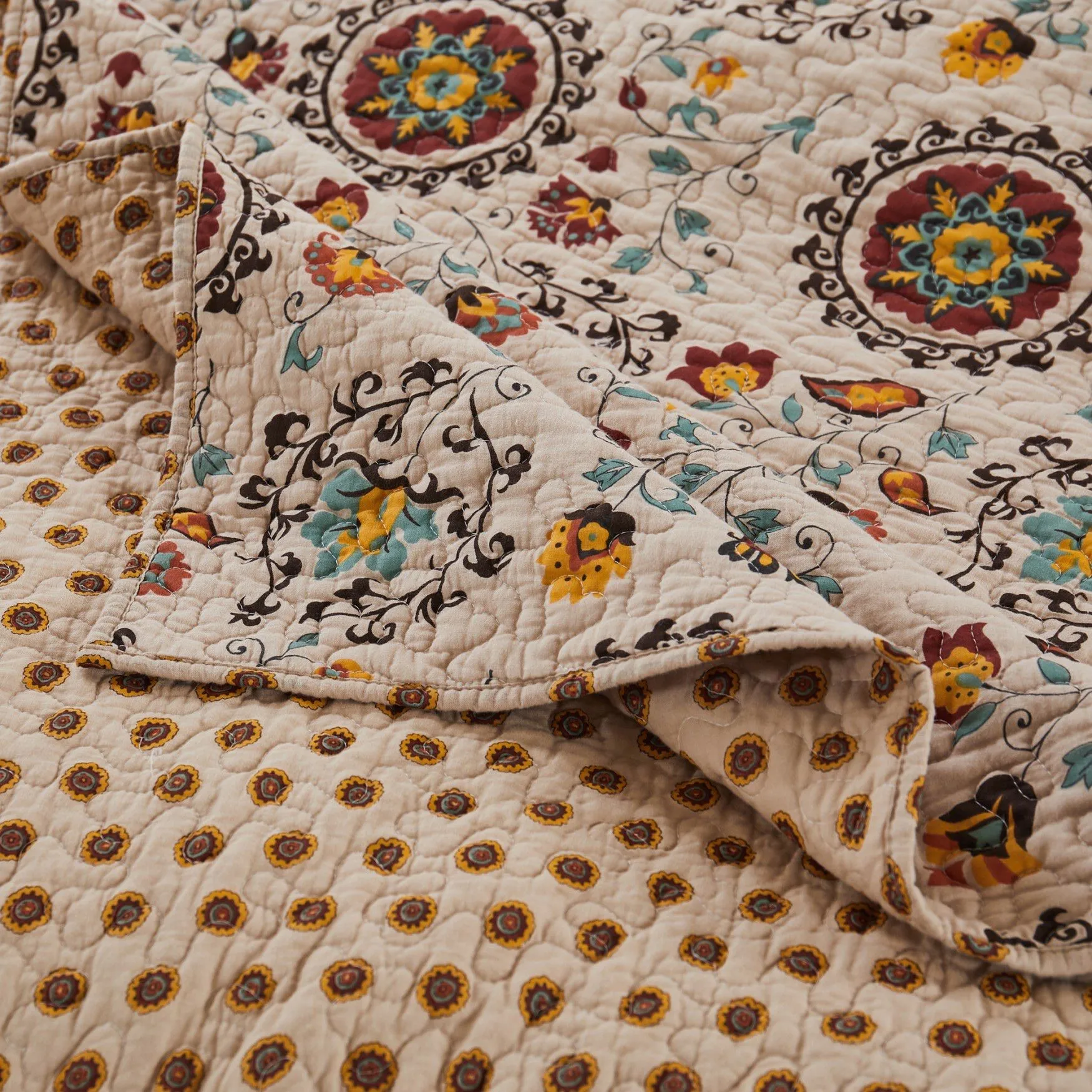 Andorra Quilt And Decorative Pillow Set