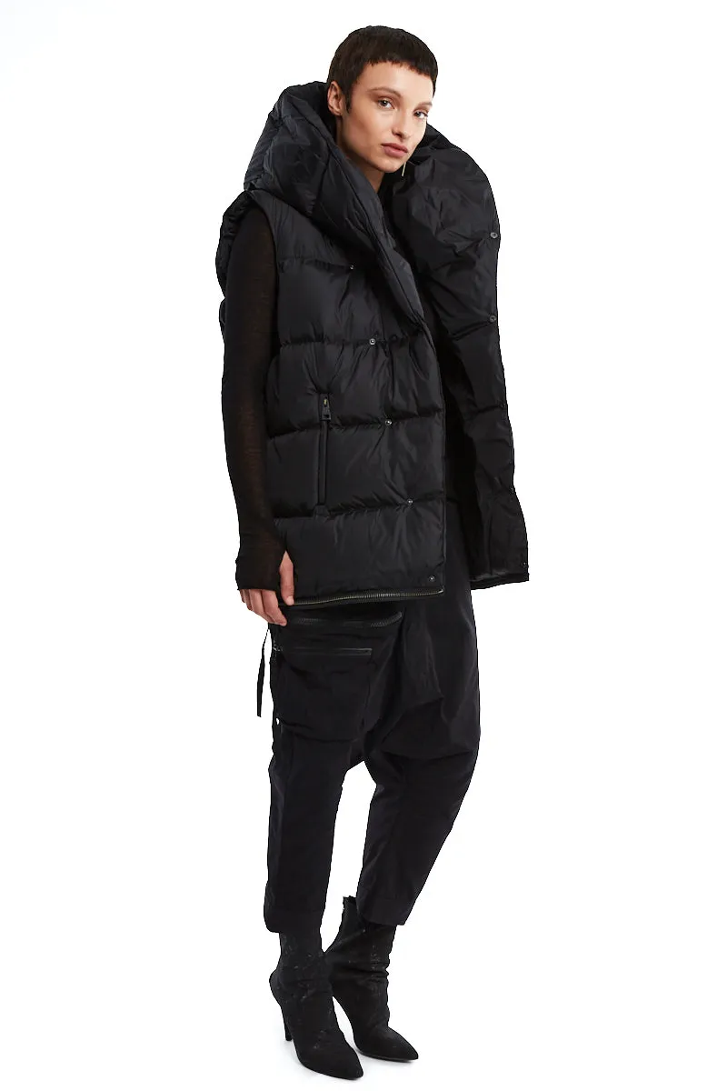 BLACK LONG SLEEVELESS PADDED DOWN JACKET