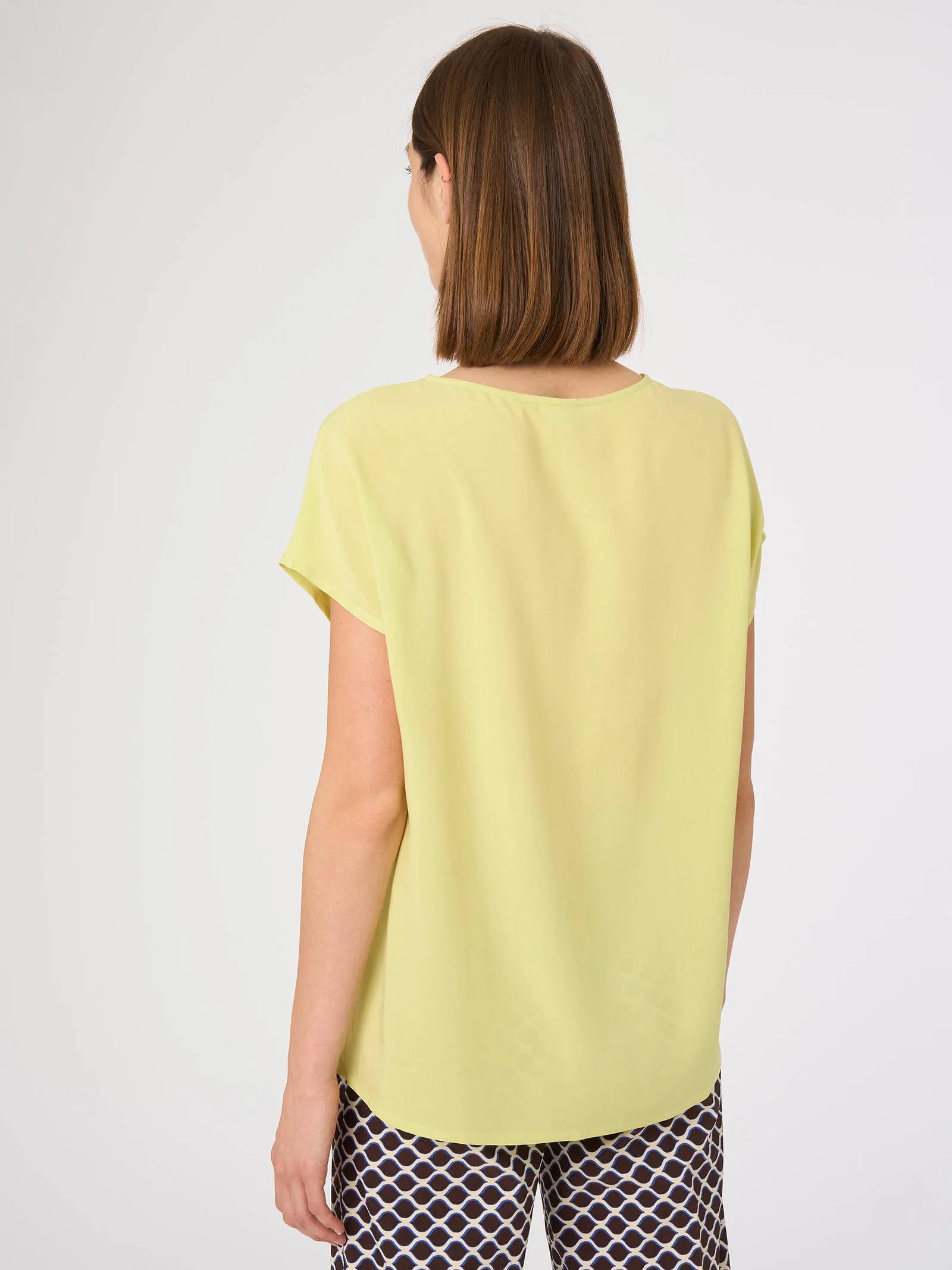 Blusa in twill di EcoSeta - Daiquiri Green