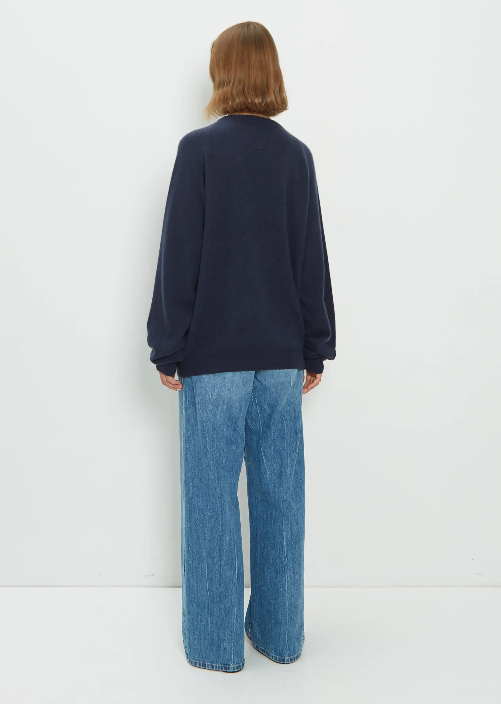 Cashmere Boyfriend Round Neck — Black Blue