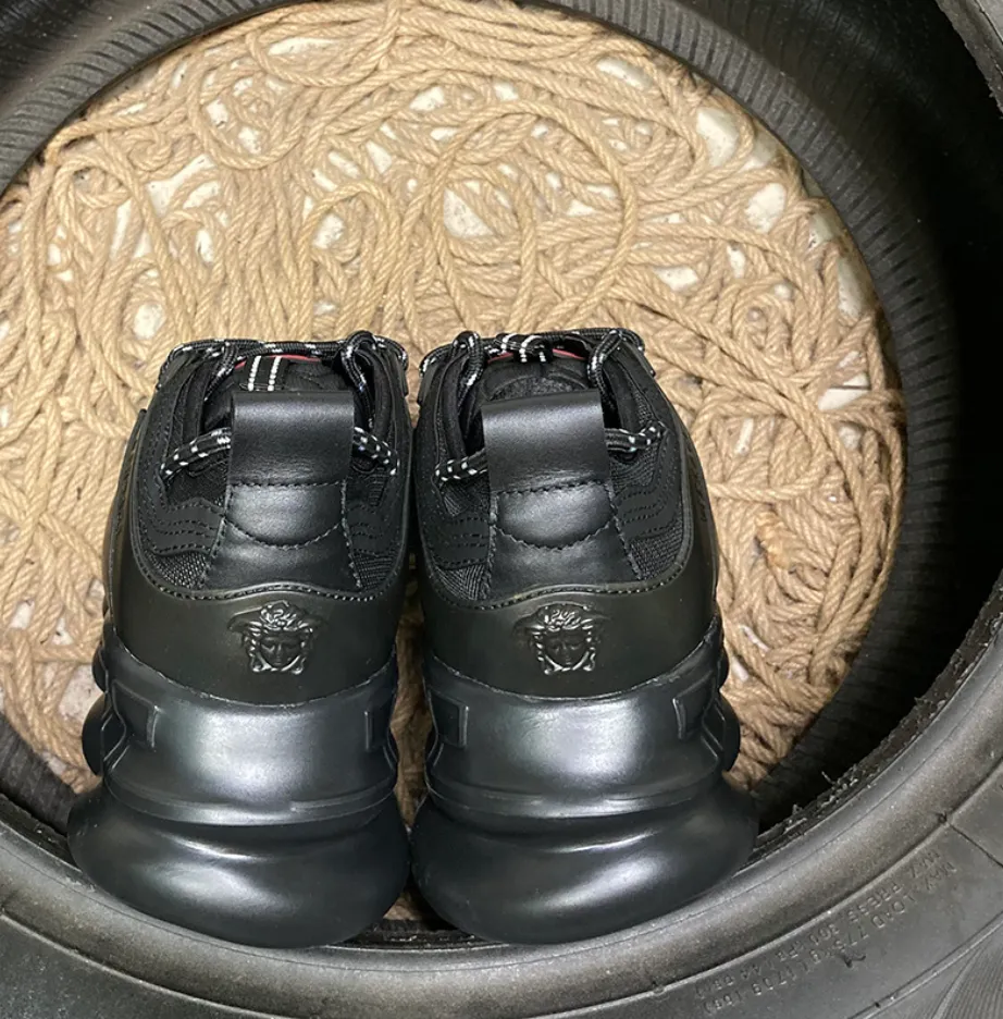 Chain Sneakers Black & White Details