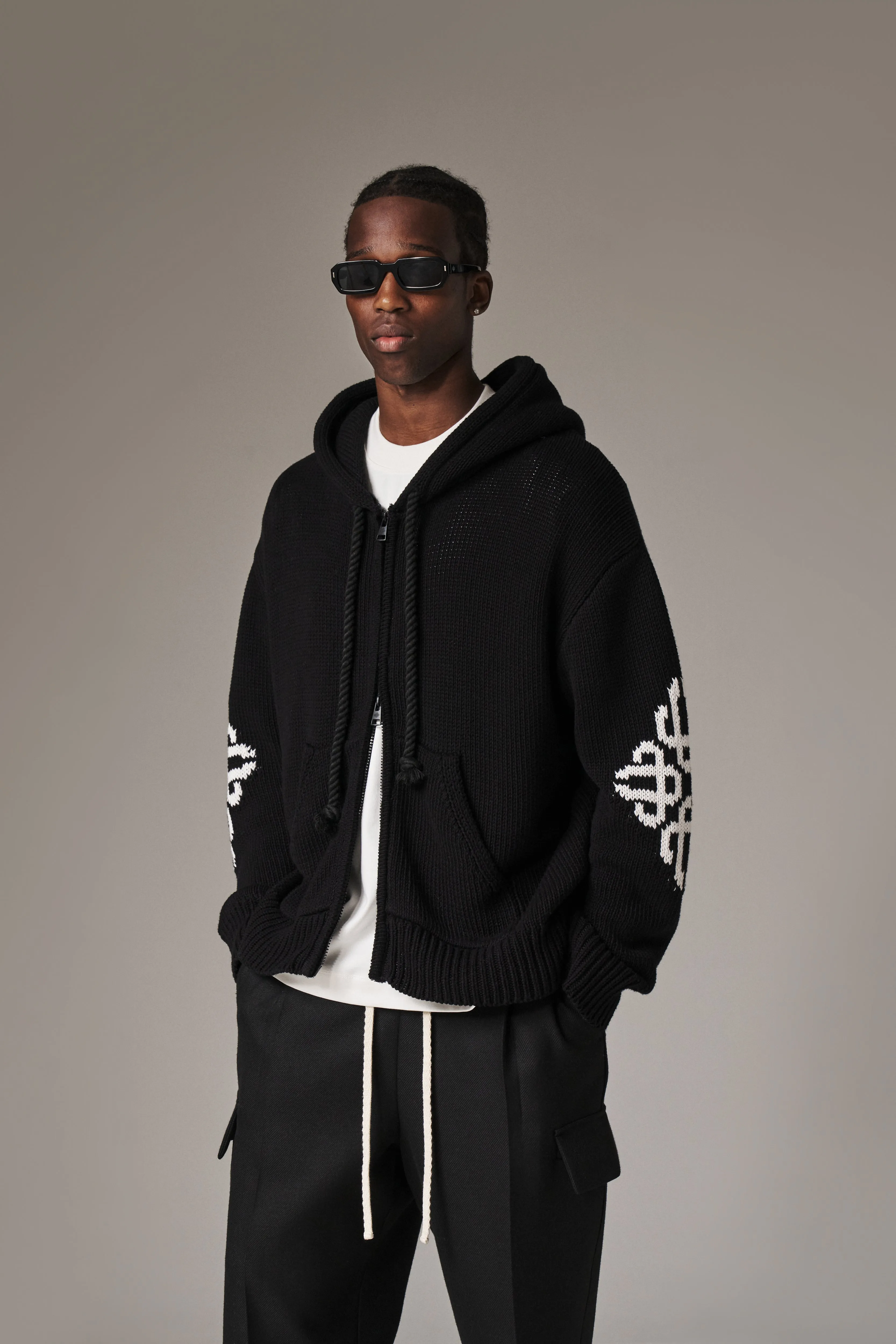 CHUNKY KNIT EMBLEM ZIP THROUGH HOODIE - BLACK