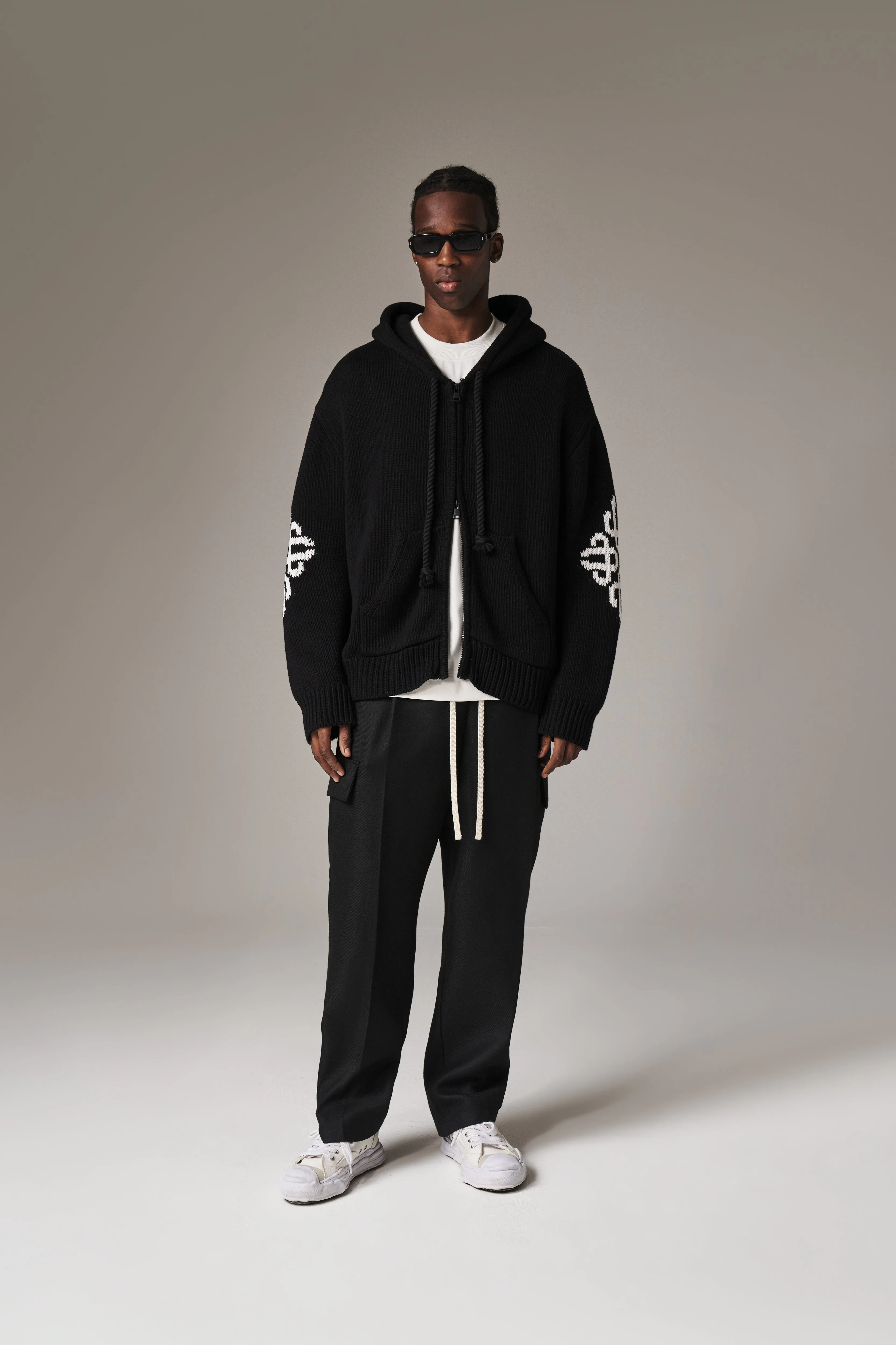 CHUNKY KNIT EMBLEM ZIP THROUGH HOODIE - BLACK