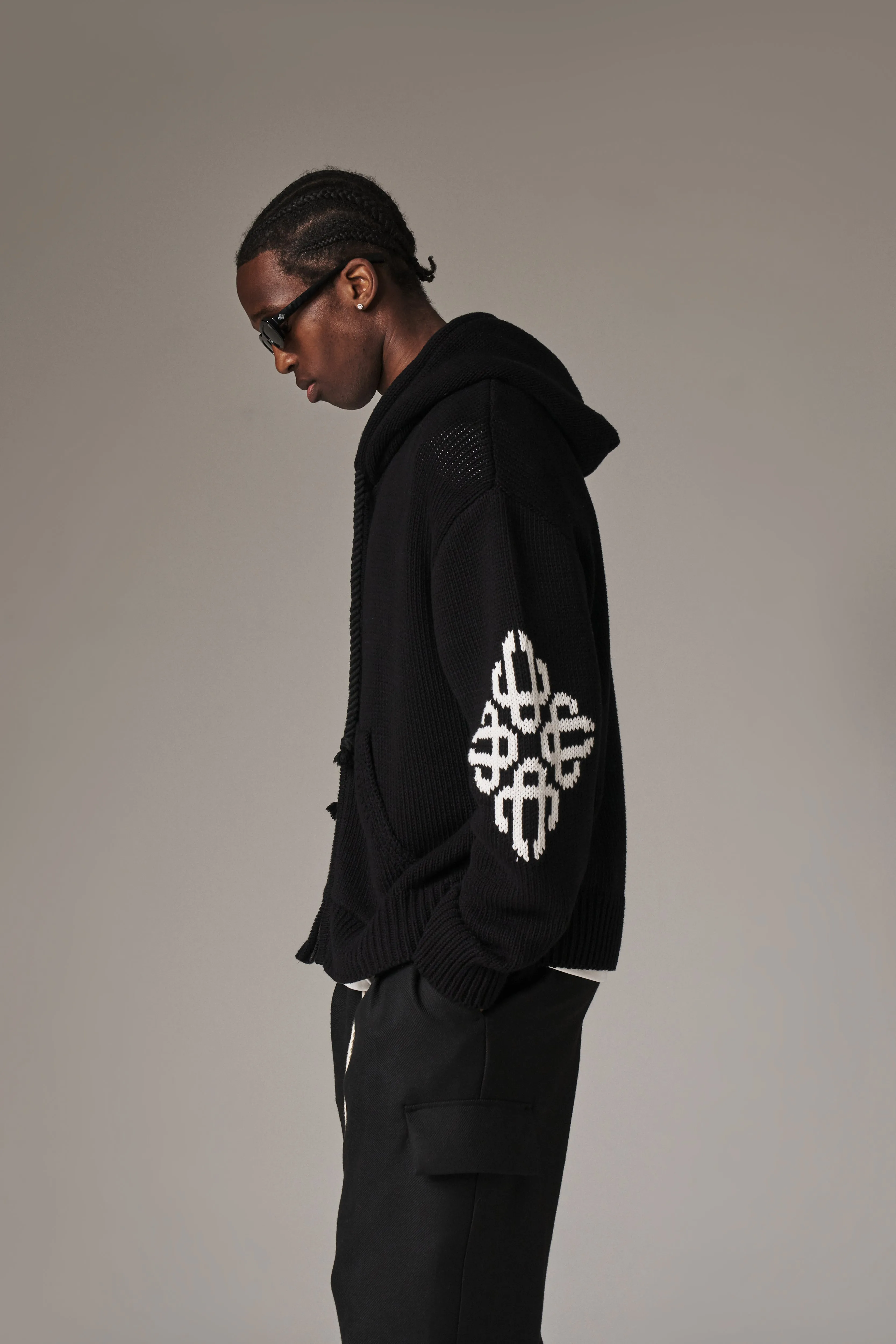 CHUNKY KNIT EMBLEM ZIP THROUGH HOODIE - BLACK