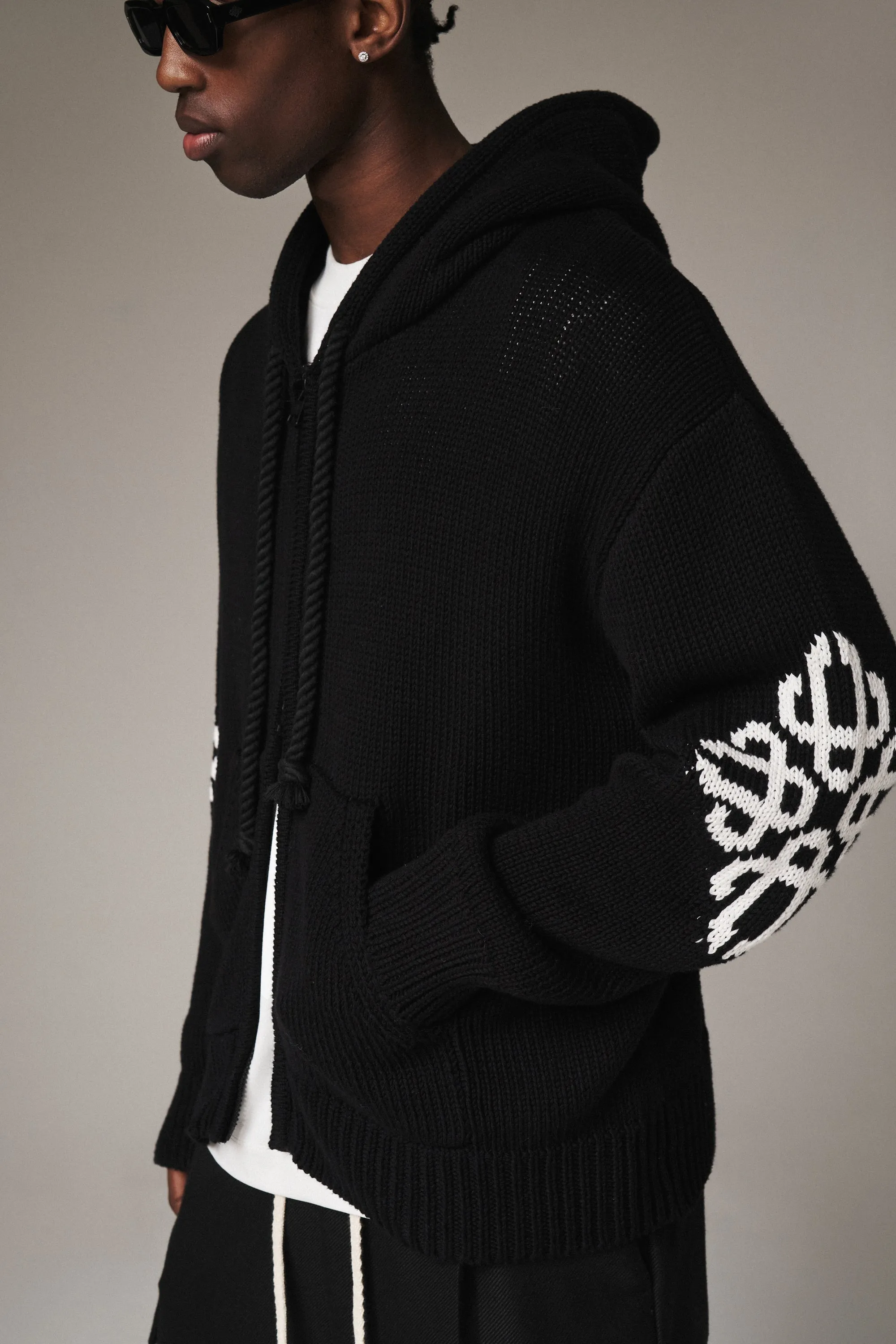 CHUNKY KNIT EMBLEM ZIP THROUGH HOODIE - BLACK