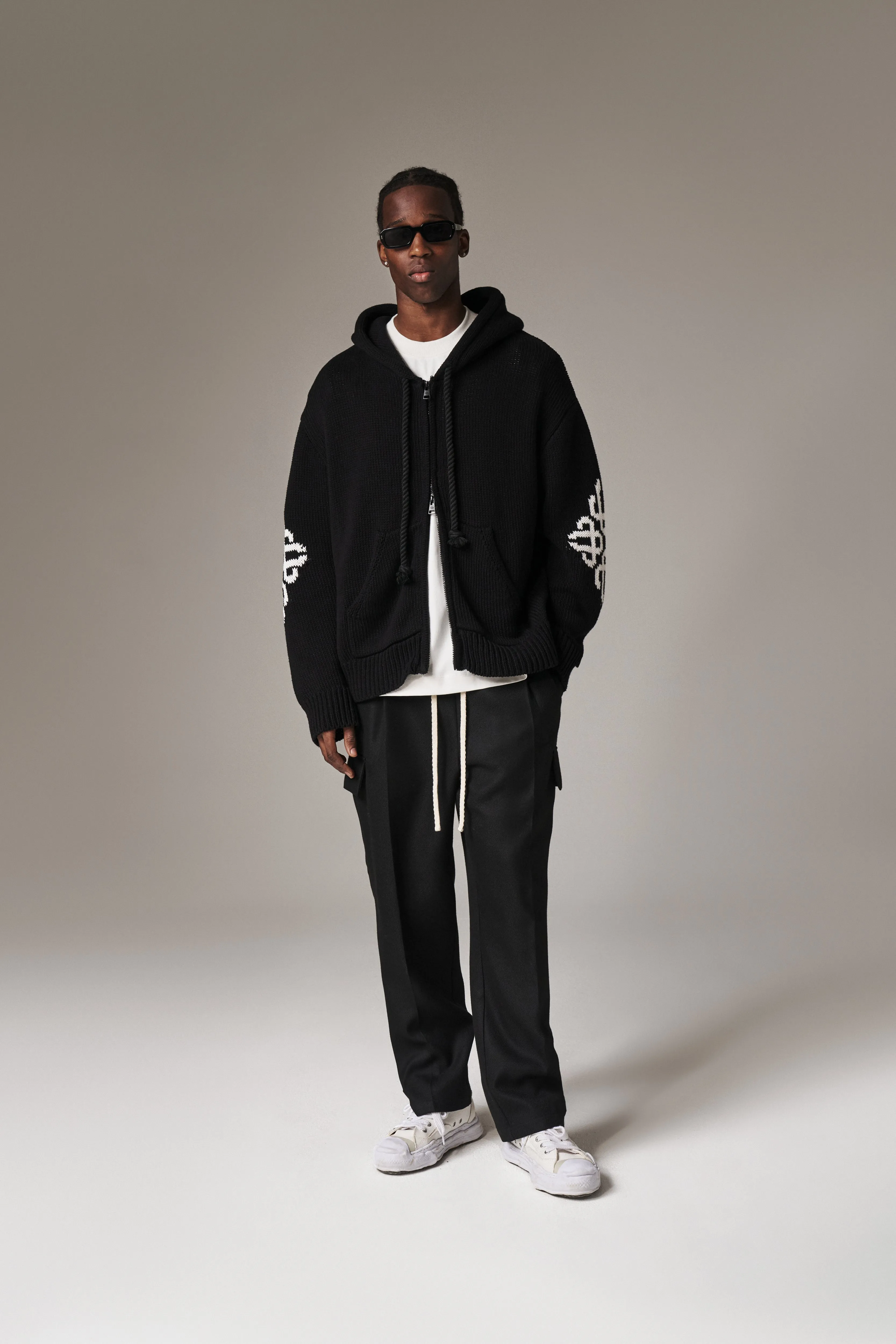 CHUNKY KNIT EMBLEM ZIP THROUGH HOODIE - BLACK