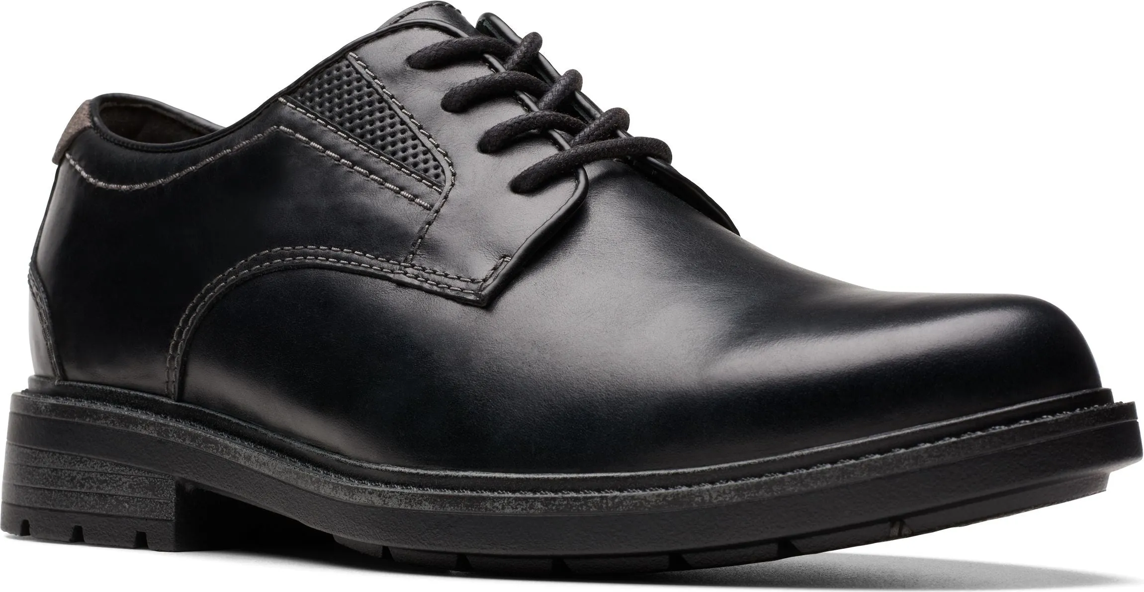 Clarks Unshire Low Black