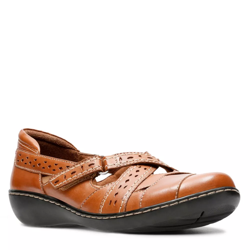 CLARKS  WOMENS ASHLAND SPIN Q LOAFER
