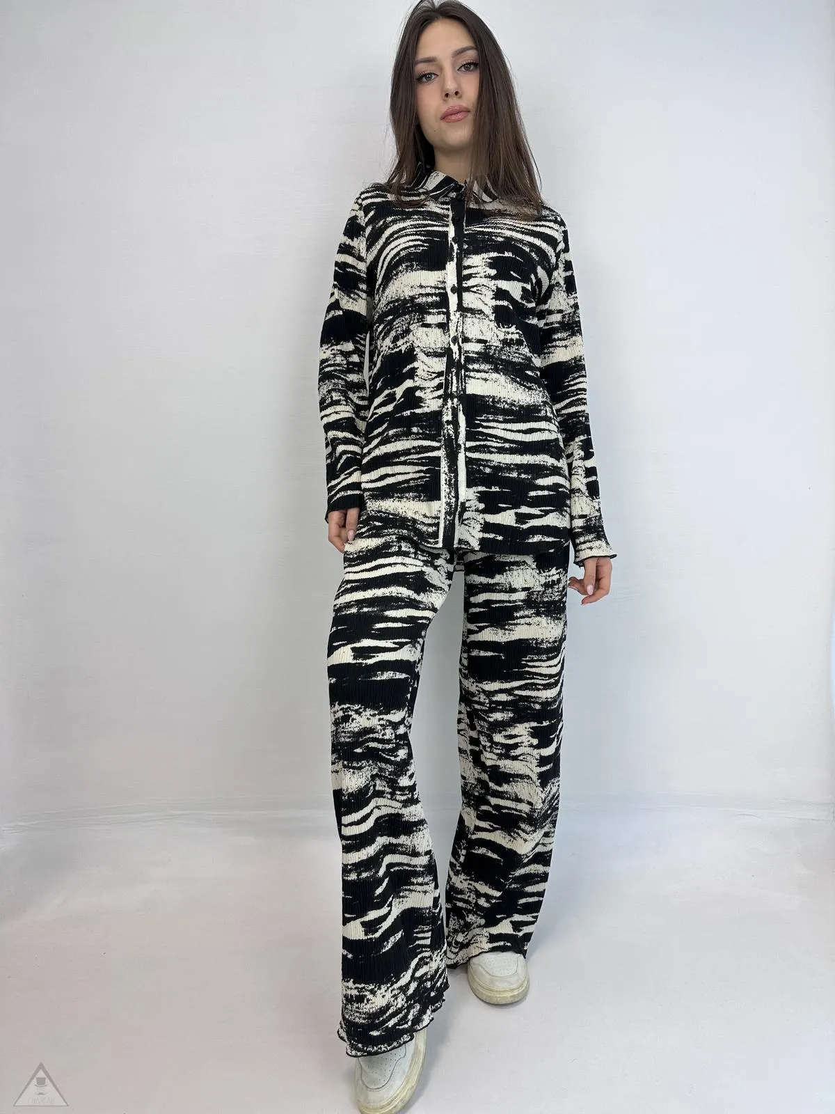 Completo Tye Dye Black and White