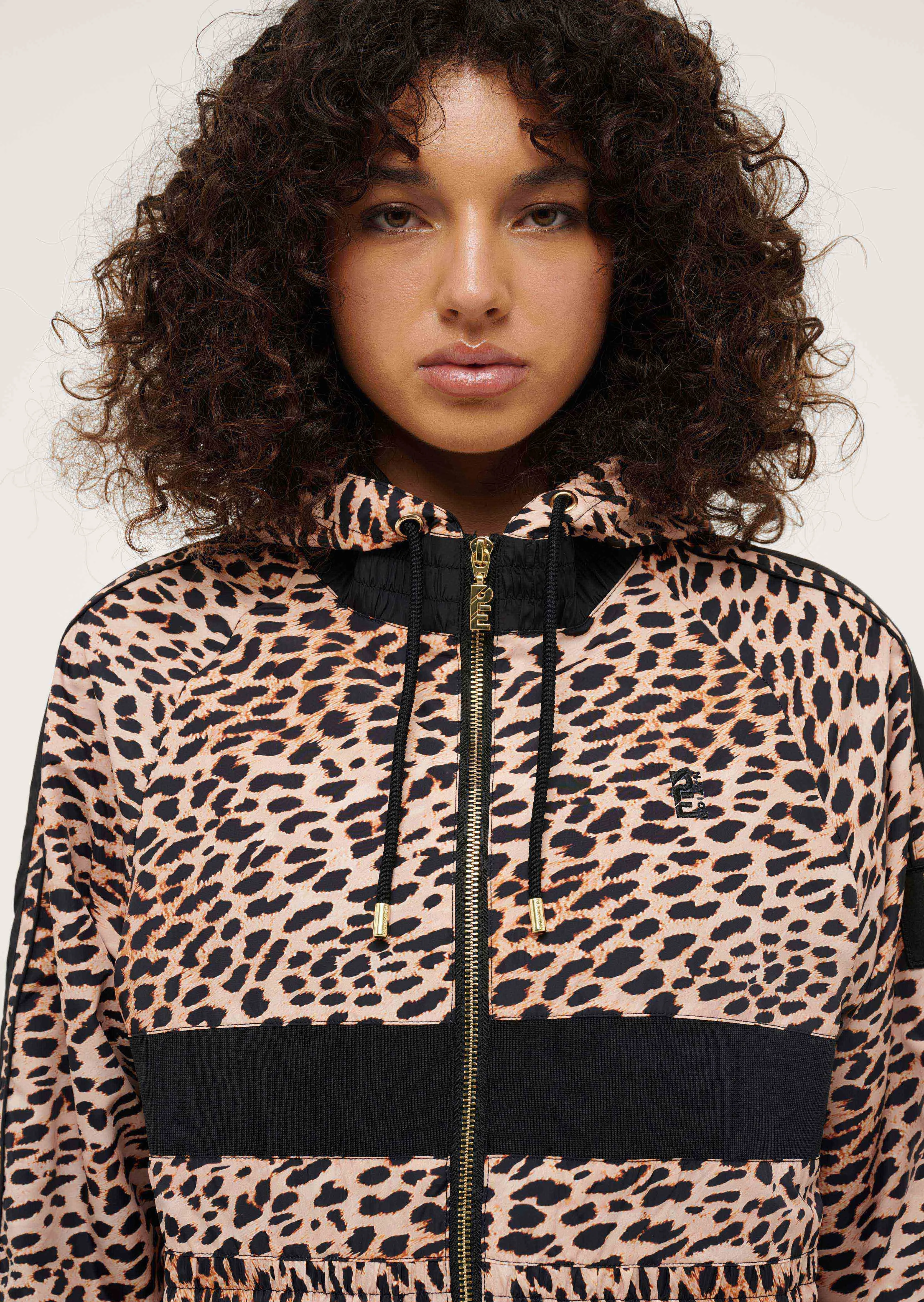 CROPPED MAN DOWN JACKET IN CHEETAH PRINT