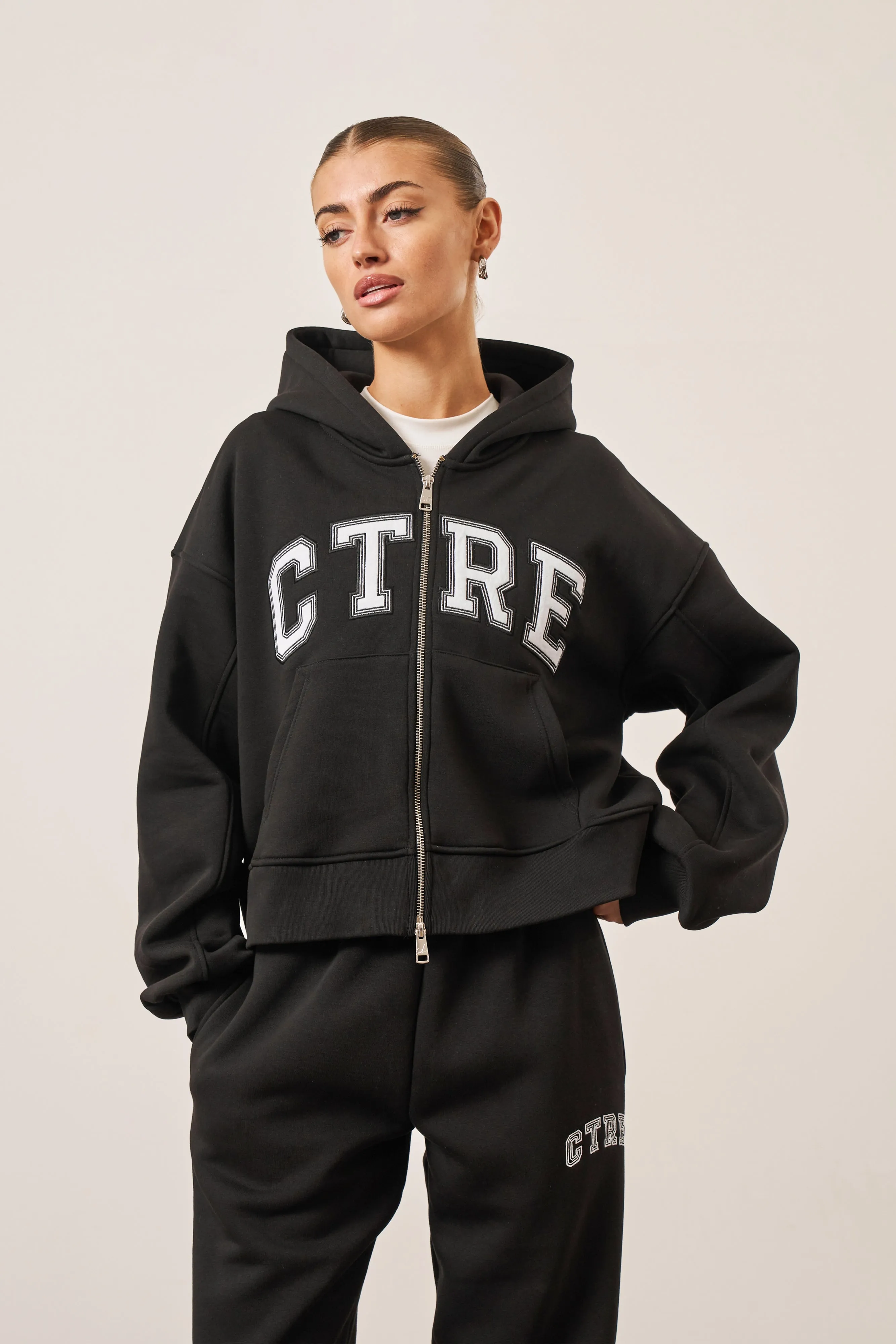 CTRE CROPPED ZIP THROUGH HOODIE - BLACK