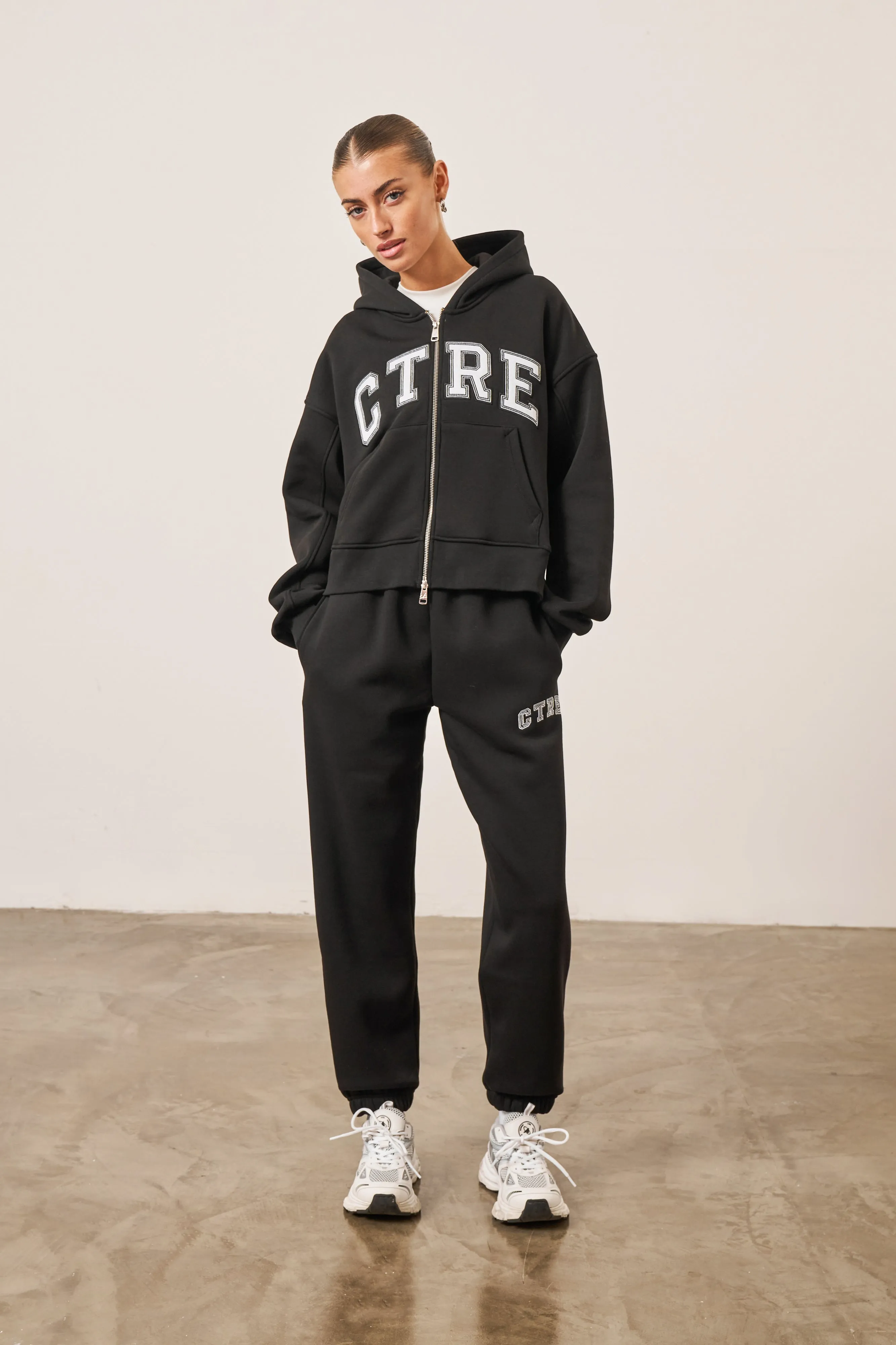 CTRE CROPPED ZIP THROUGH HOODIE - BLACK