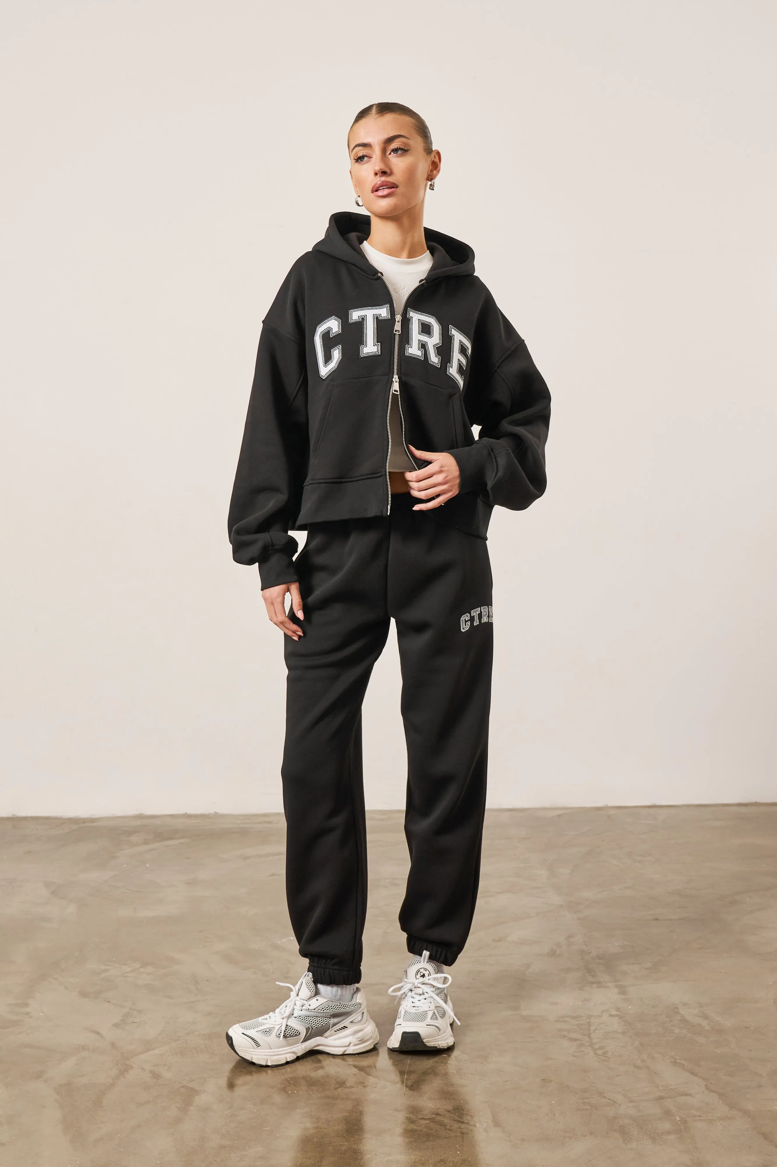 CTRE CROPPED ZIP THROUGH HOODIE - BLACK