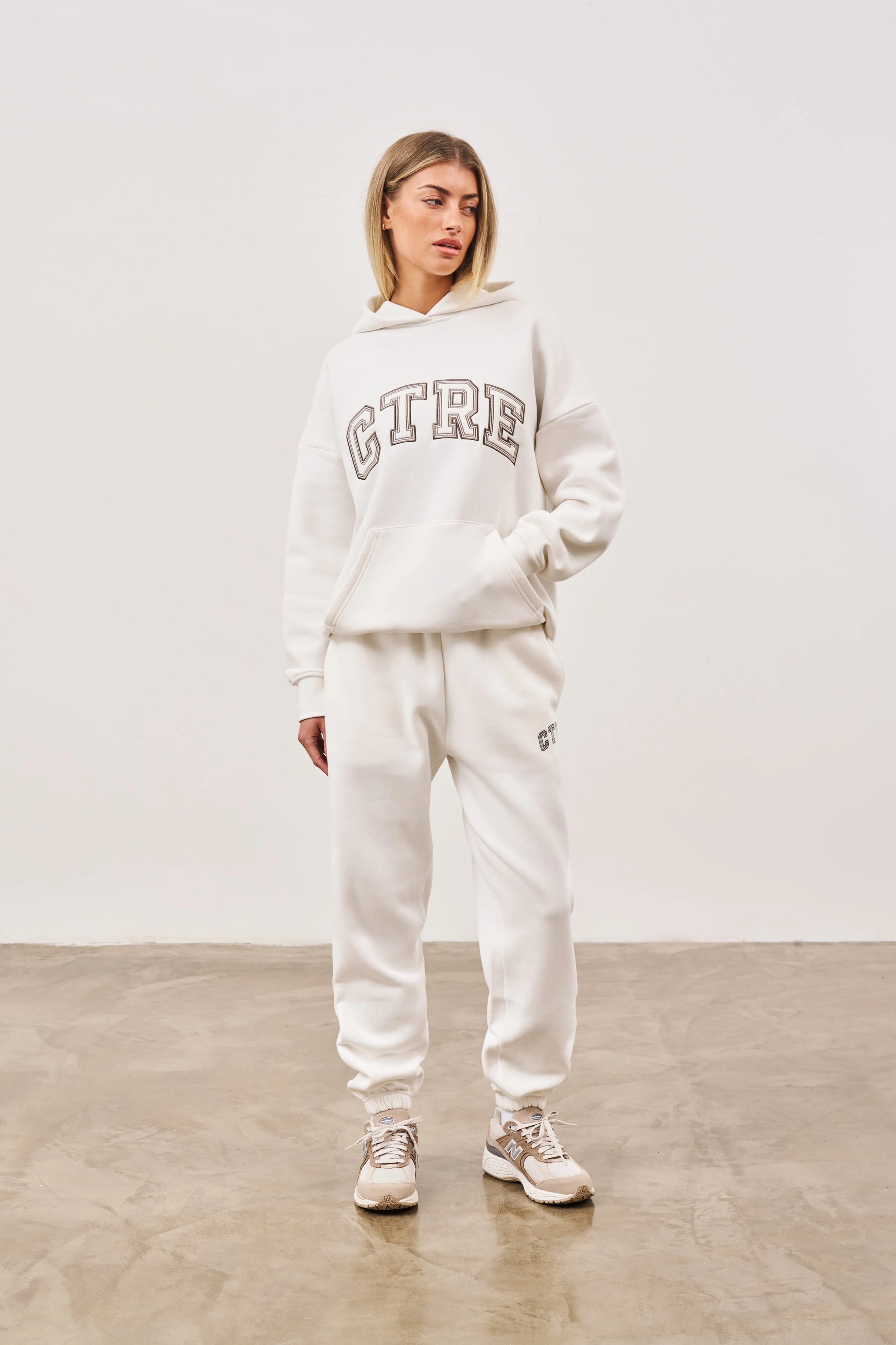 CTRE OVERSIZED HOODIE - OFF WHITE