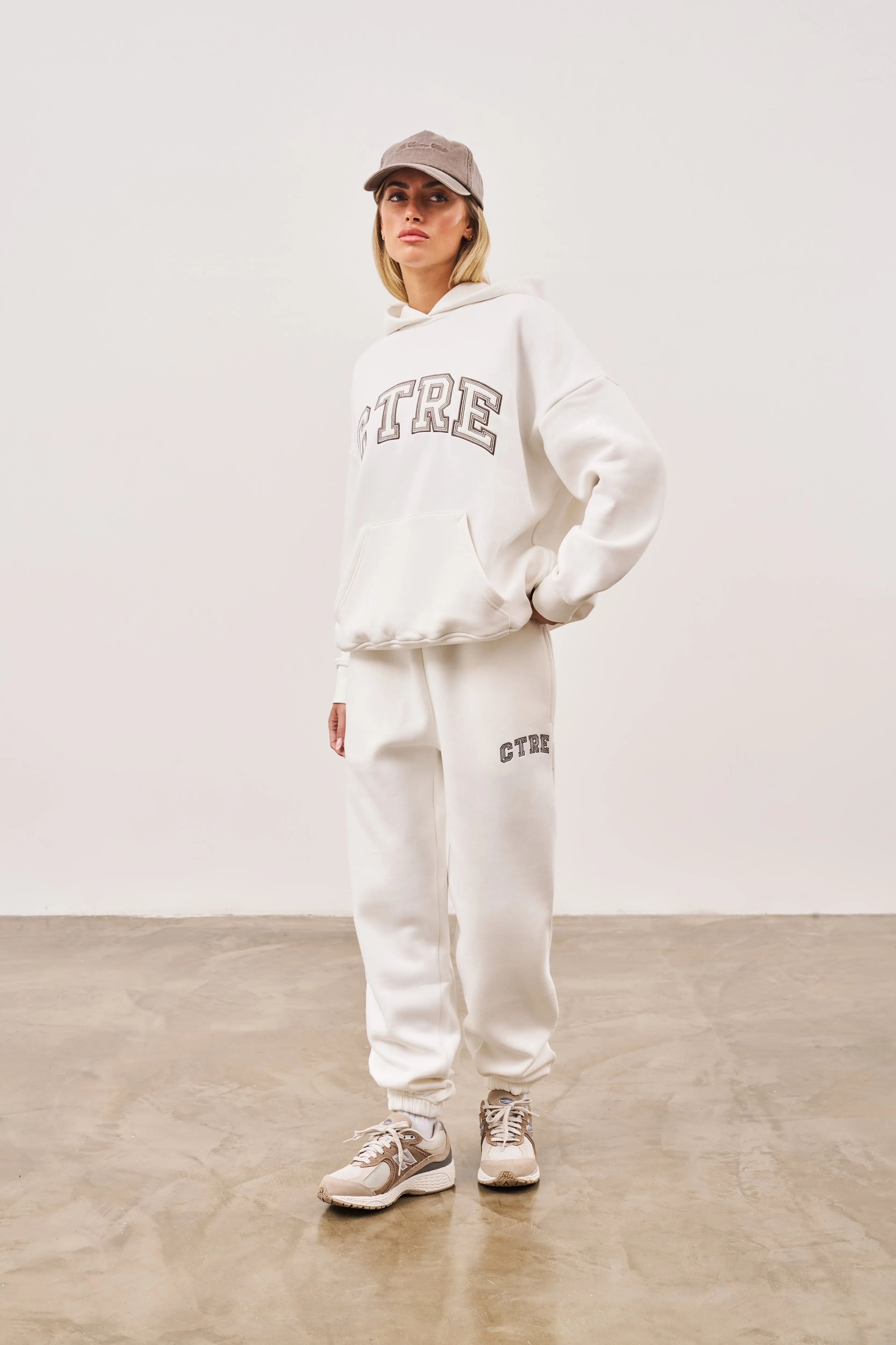 CTRE OVERSIZED HOODIE - OFF WHITE