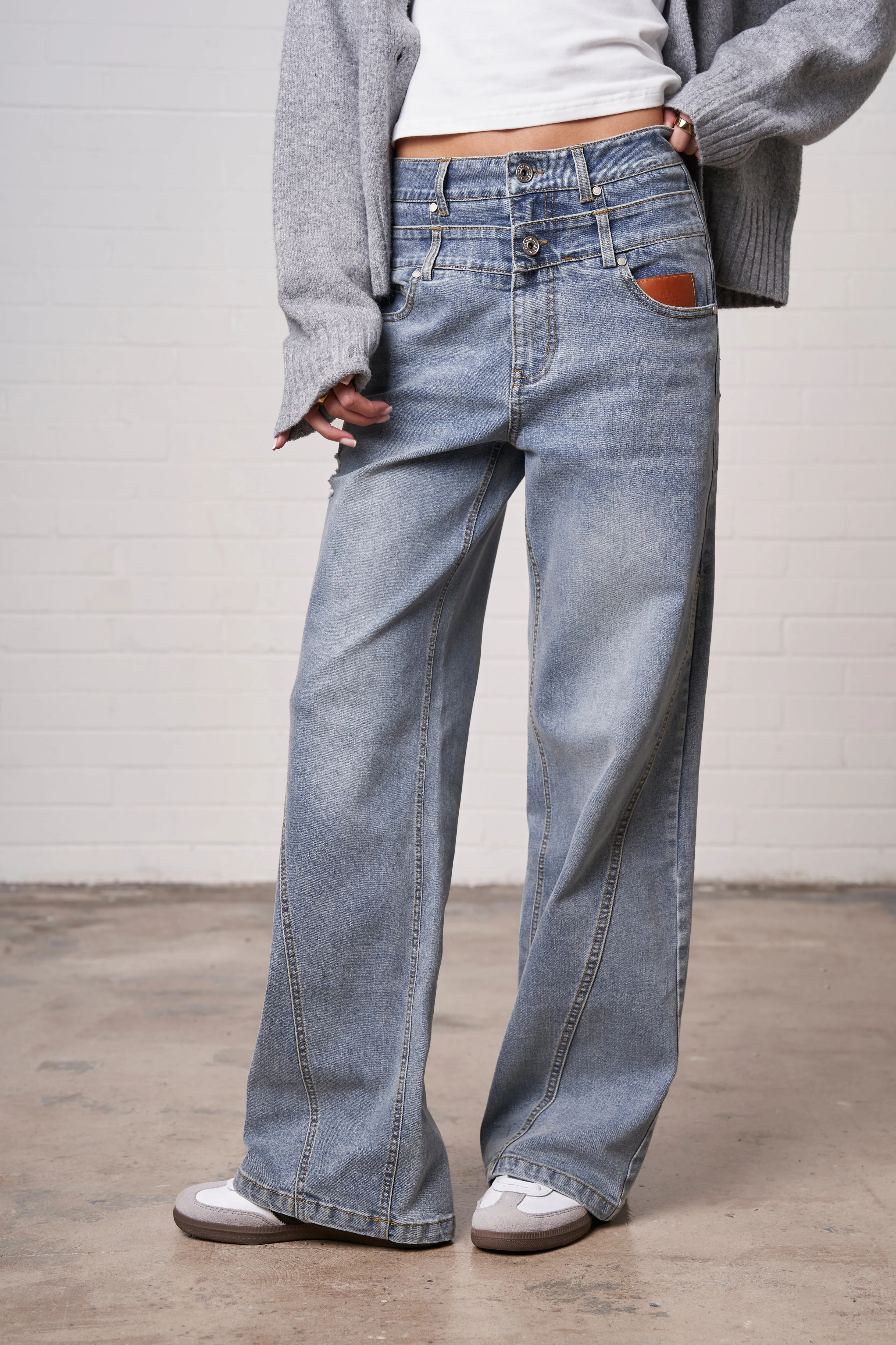 DISTRESSED DOUBLE WAISTBAND JEANS - BLUE WASH