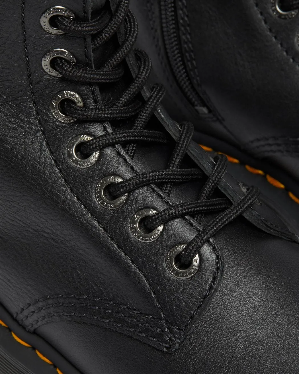 Dr Martens- 1B60 Bex Black