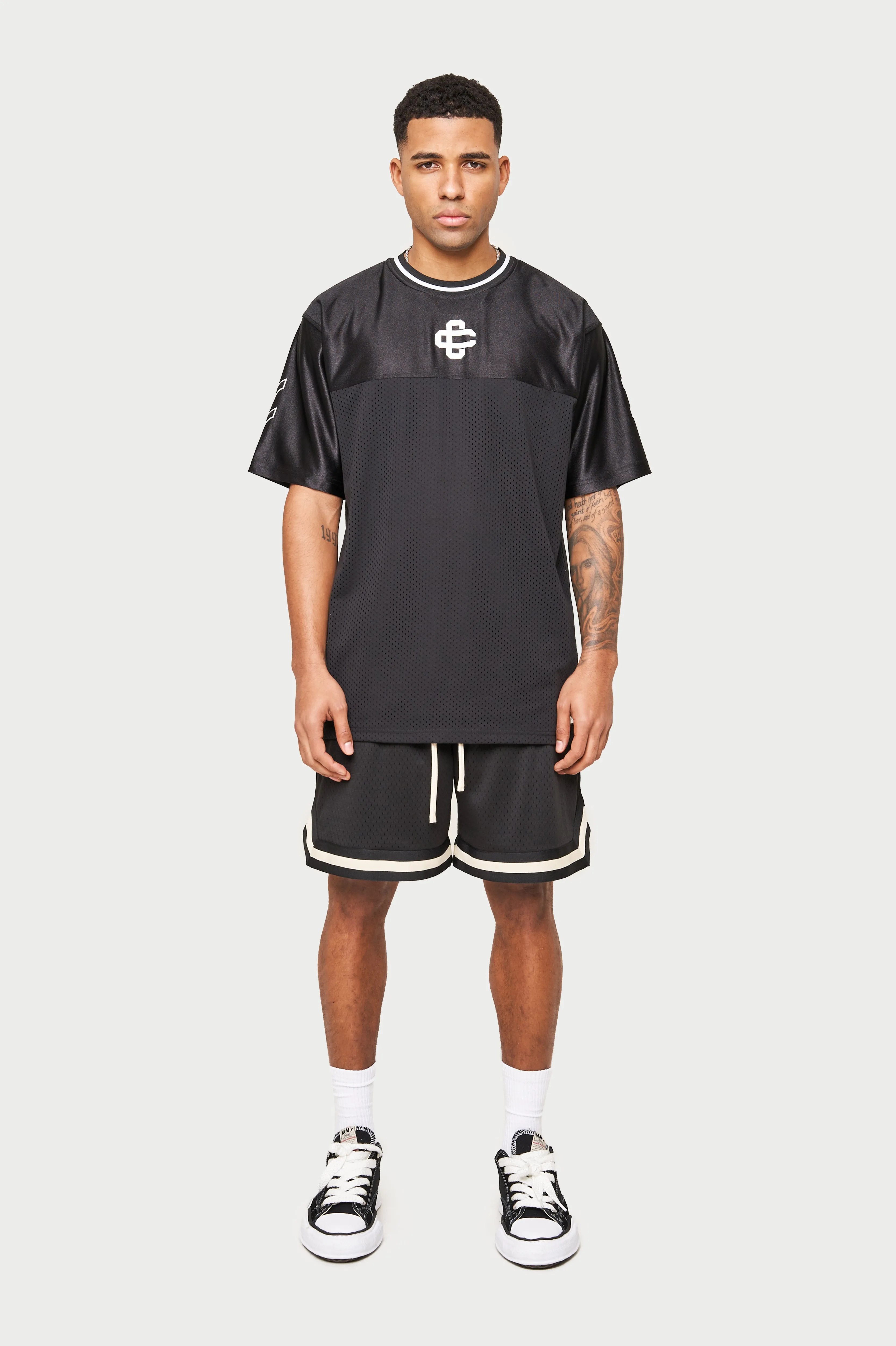 EMBLEM MESH BASKETBALL T-SHIRT - BLACK