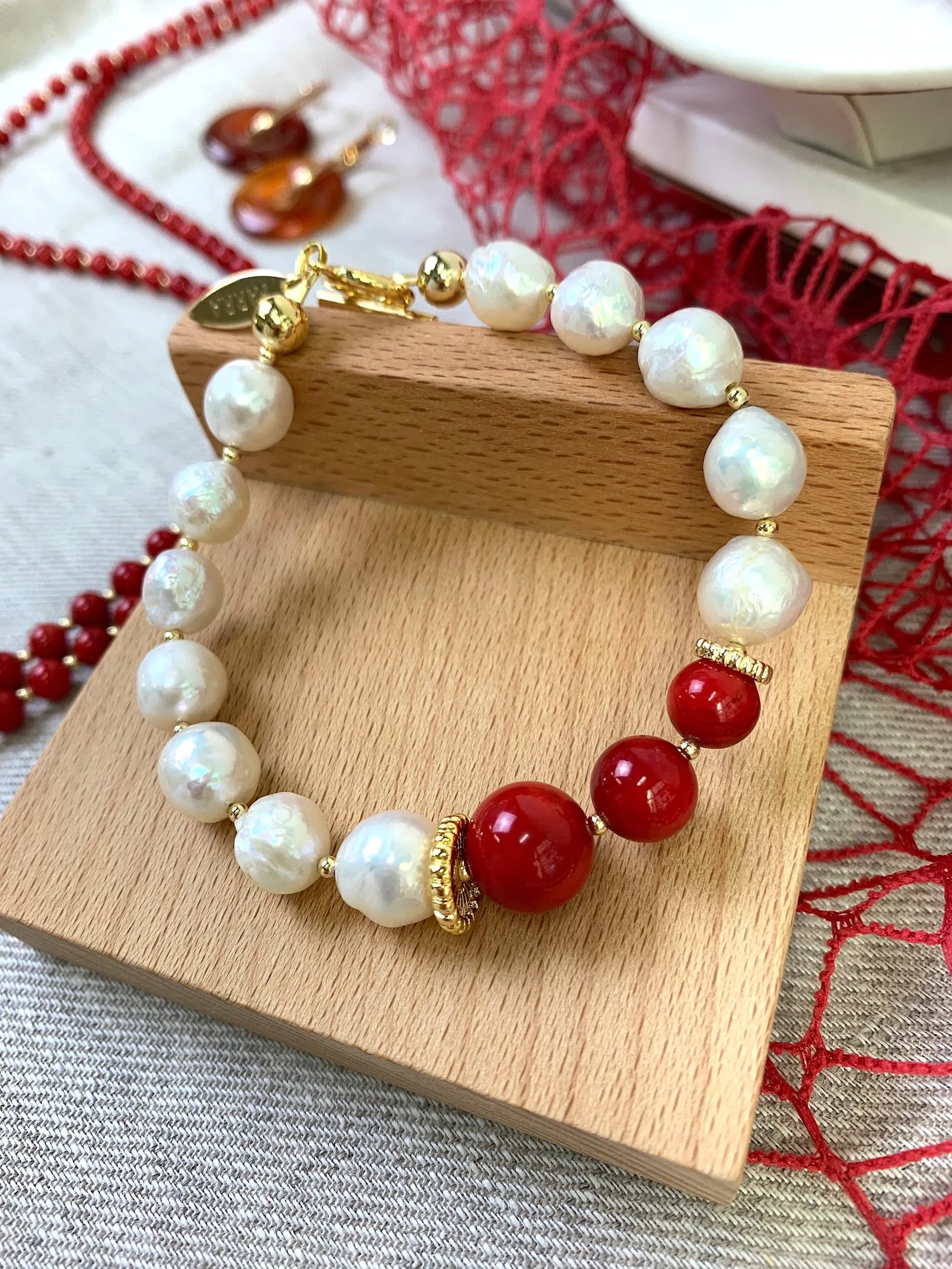 Freshwater Pearls with Red Coral Bracelet EB005