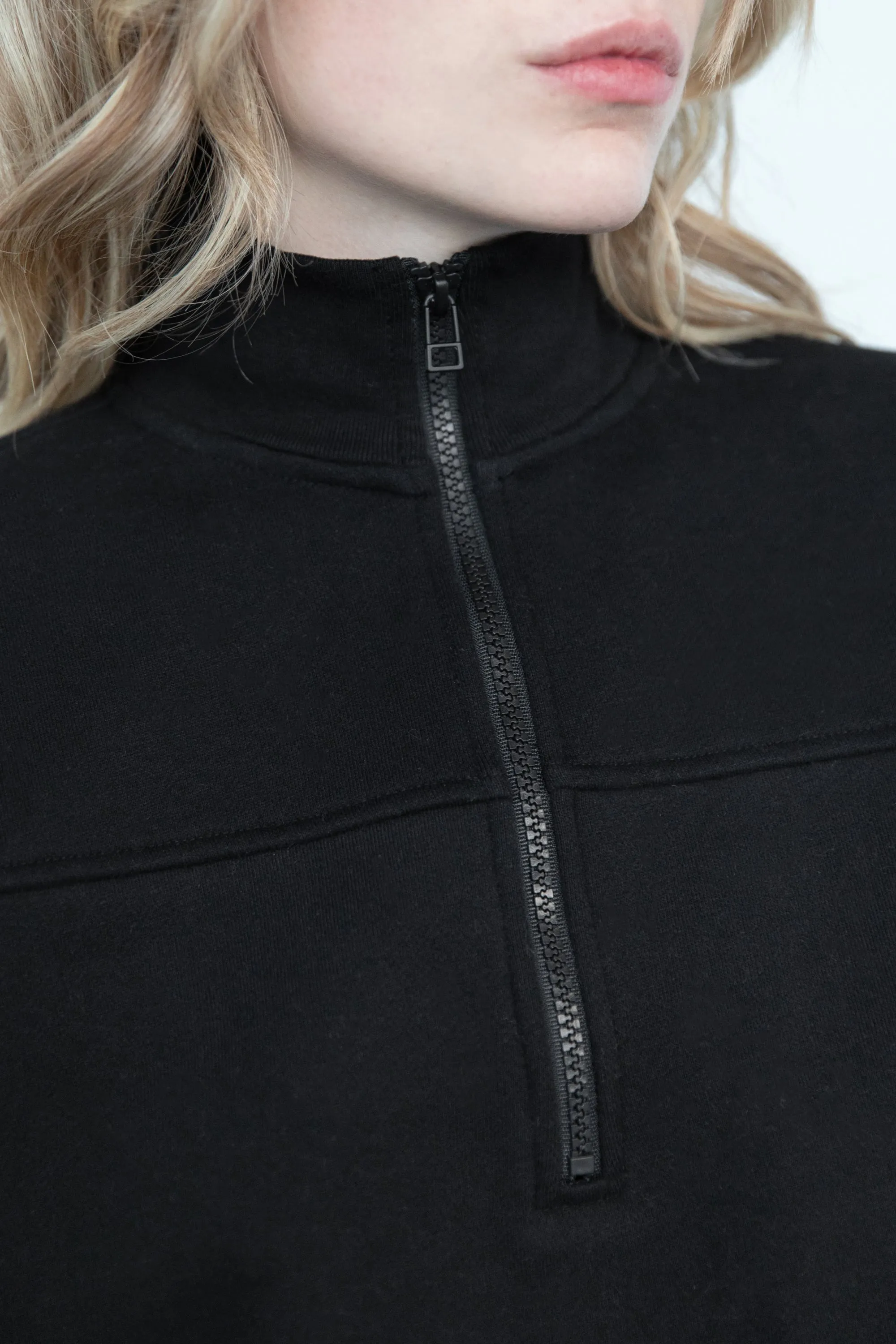 HALF ZIP PULLOVER