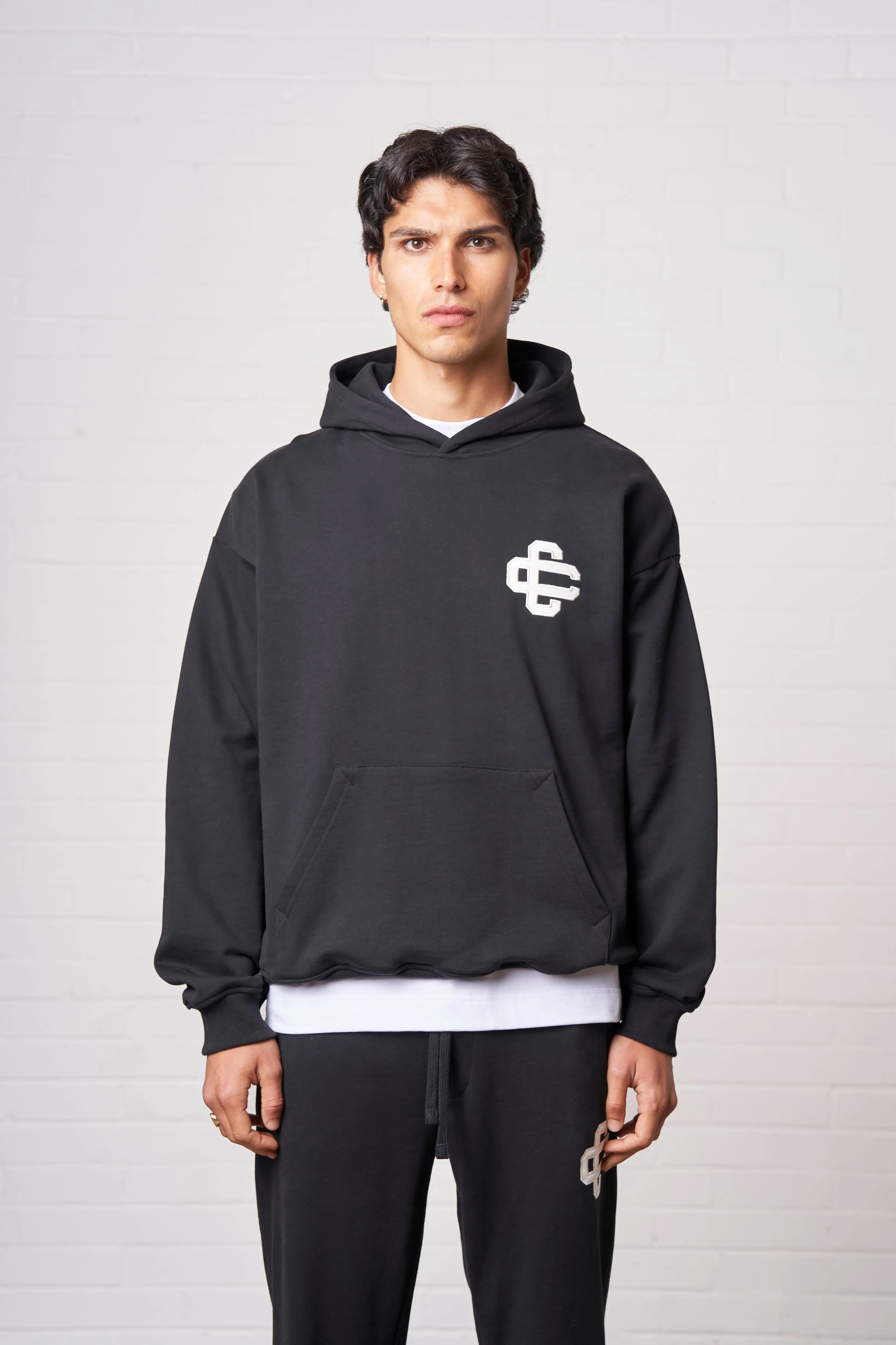 HEAVYWEIGHT APPLIQUE EMBLEM HOODIE - BLACK