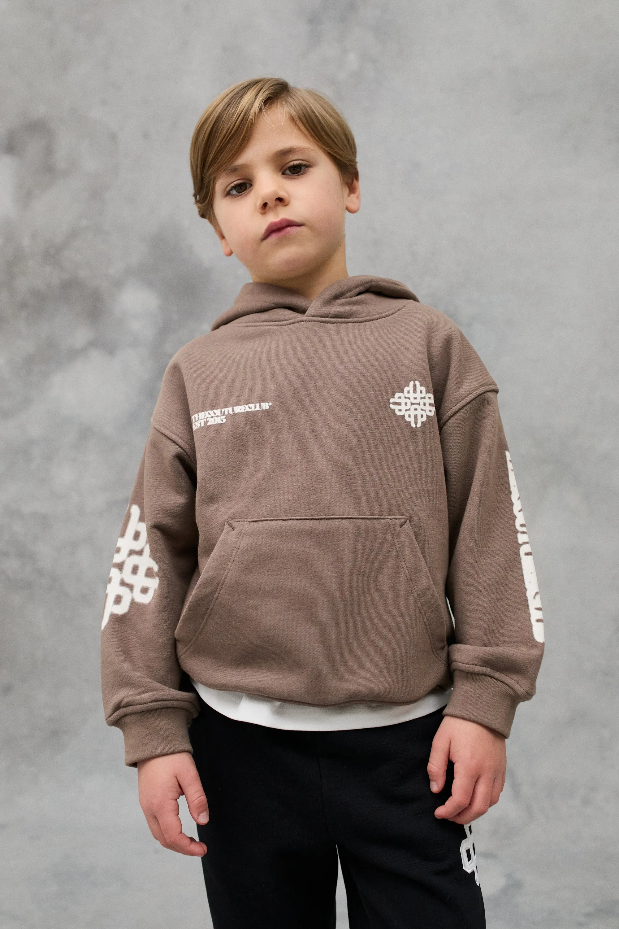 JNR BLURRED GRAPHIC EMBLEM HOODIE - BROWN