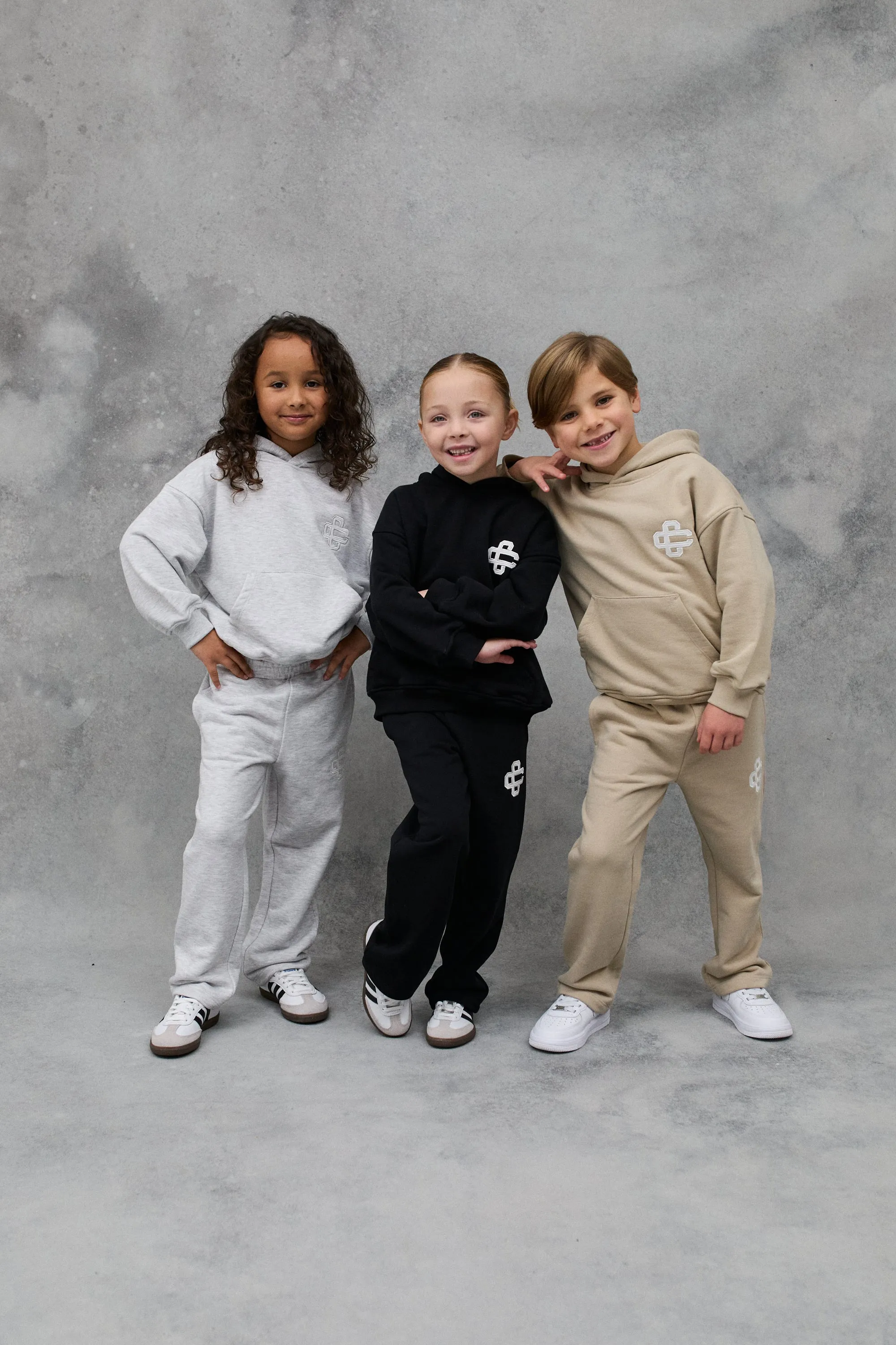 KIDS EMBLEM APPLIQUE HOODIE - BEIGE