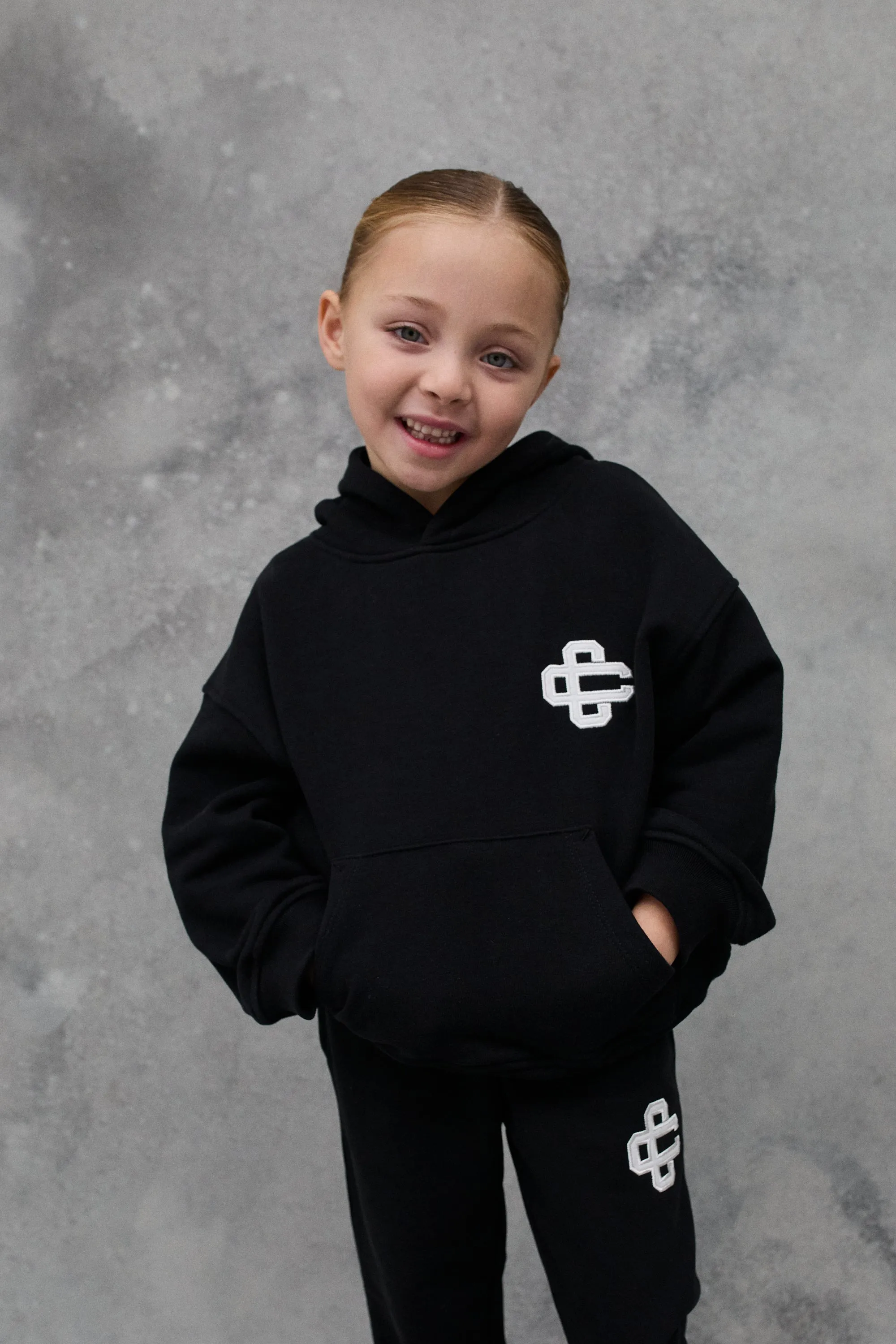 KIDS EMBLEM APPLIQUE HOODIE - BLACK