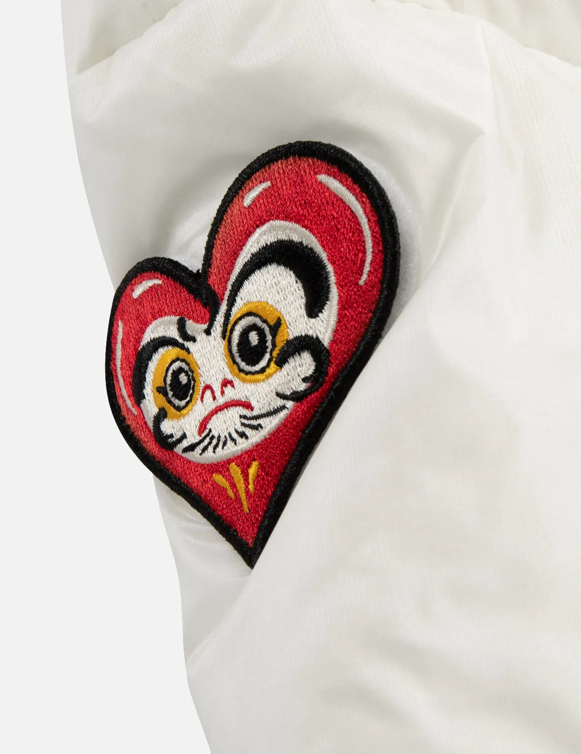 Logo and Daruma Heart Embroidered Badges Fashion Fit Down Jacket