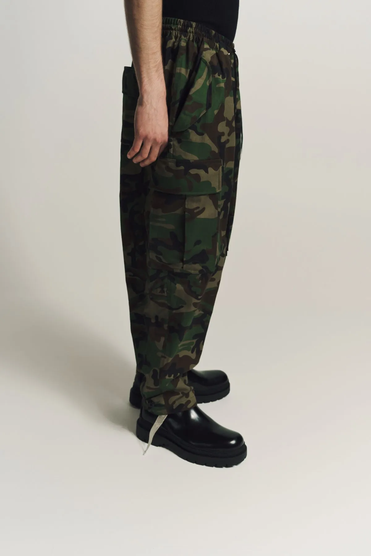 MASTERMIND | WIDE CAMO CARGO PANTS