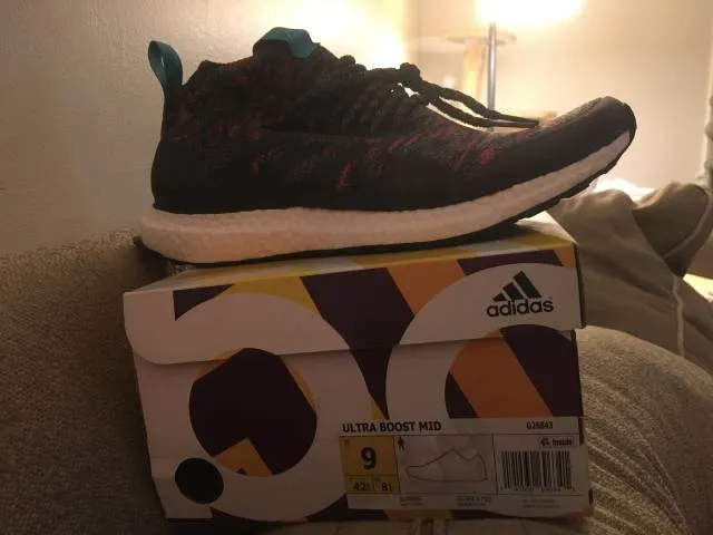 Men’s adidas ultraboost mids size 9/9.5