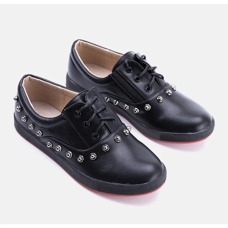 Milla's black children's sneakers