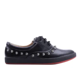 Milla's black children's sneakers