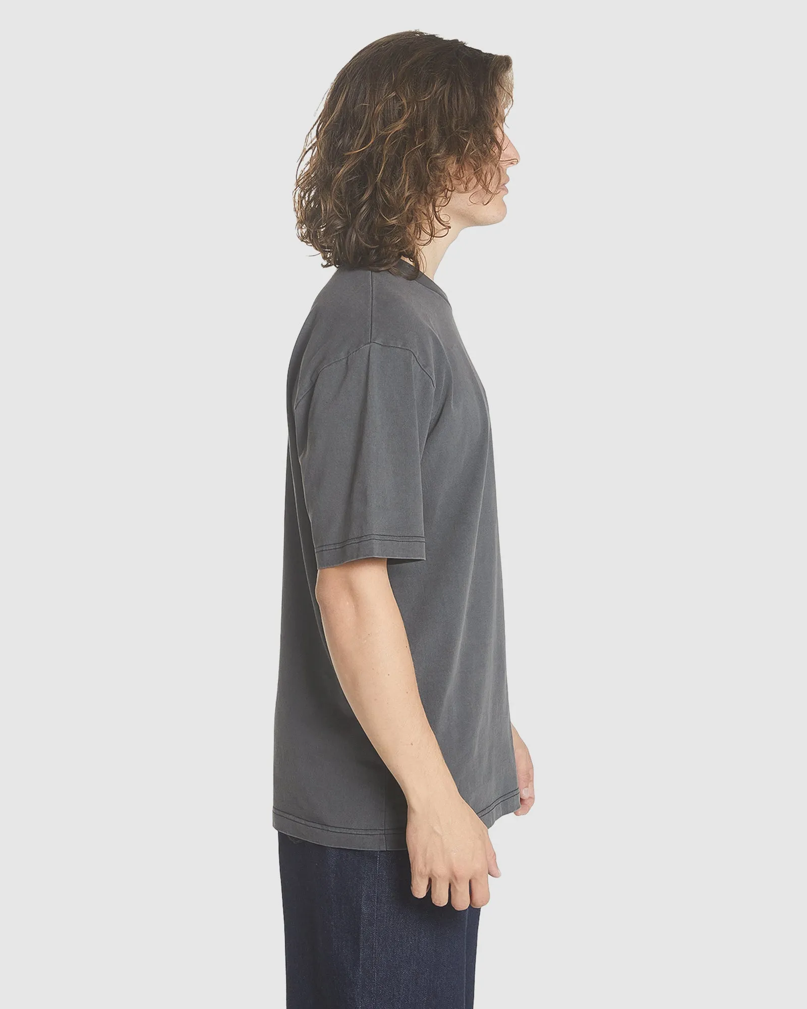 MINIMAL THRILLS MERCH FIT TEE