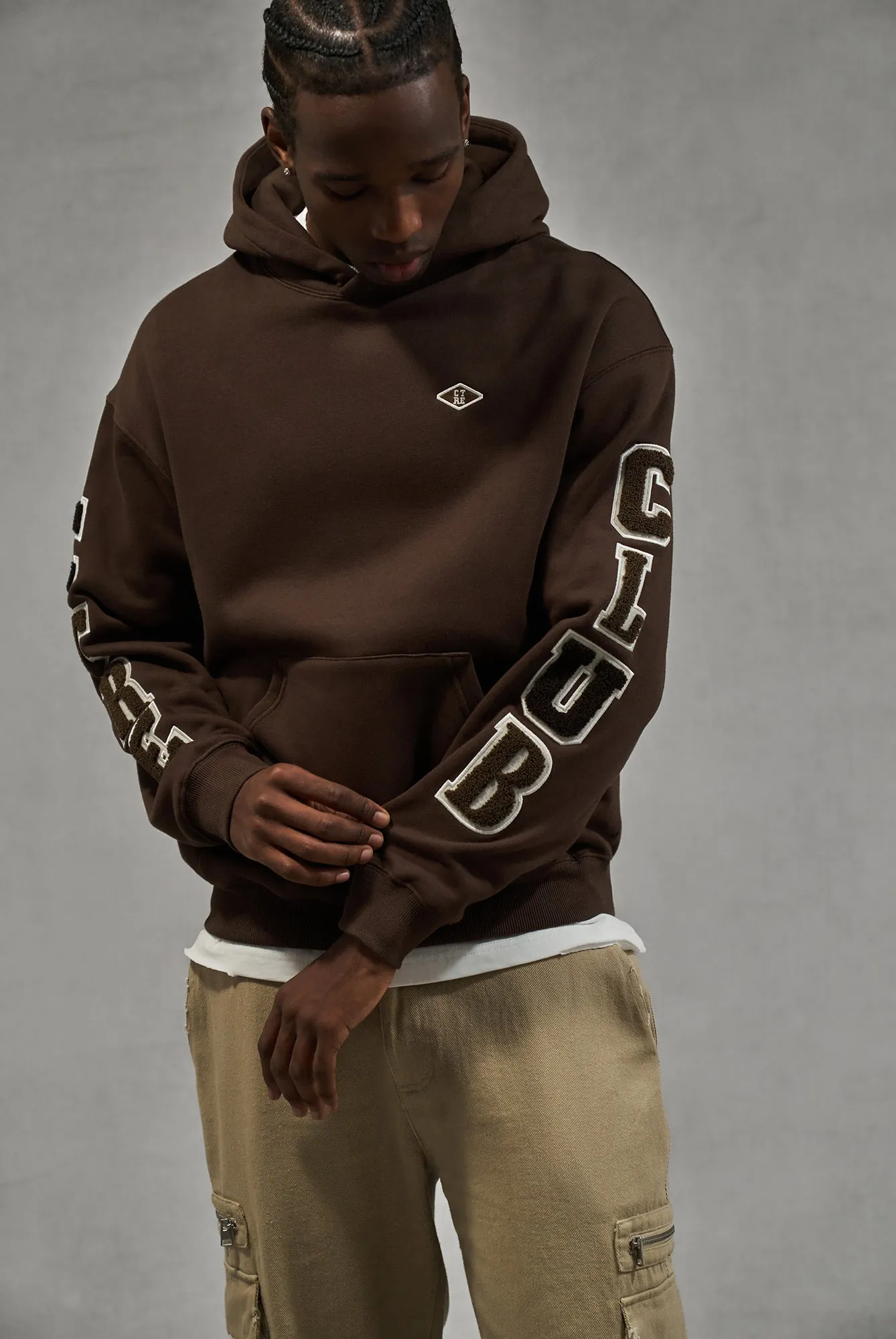 MULTIBADGE CHENILLE RELAXED HOODIE - BROWN