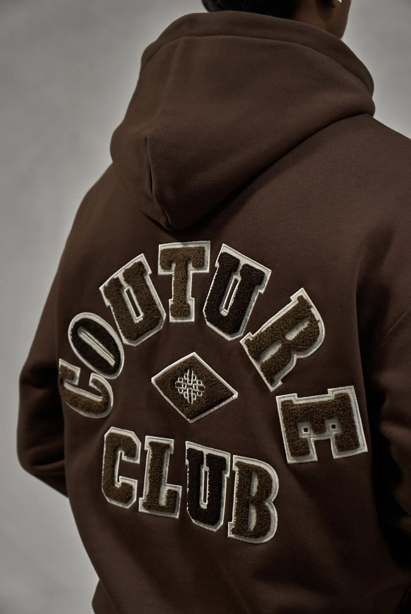 MULTIBADGE CHENILLE RELAXED HOODIE - BROWN