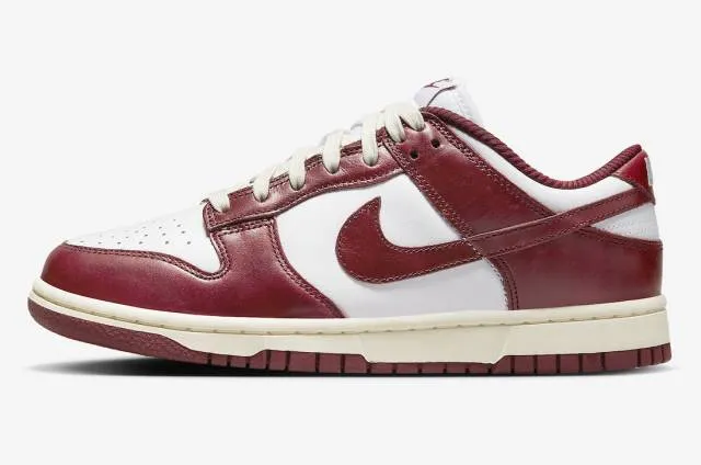 Nike Dunk Low WMNS Team Red