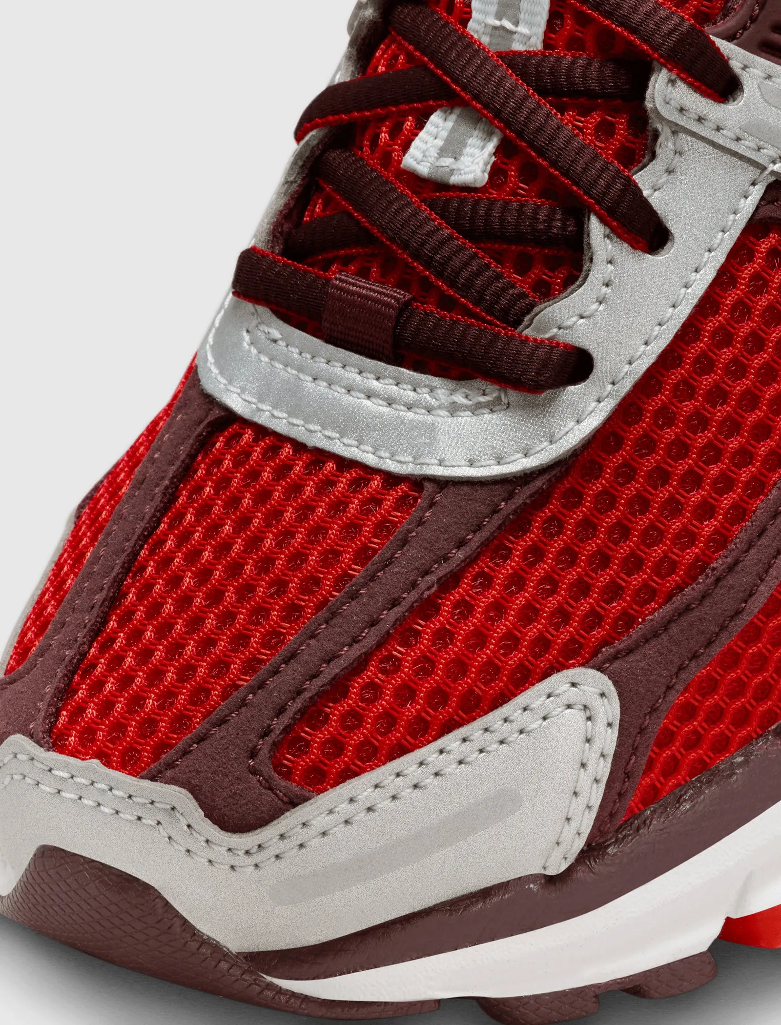 NIKE WOMEN'S ZOOM VOMERO 5 