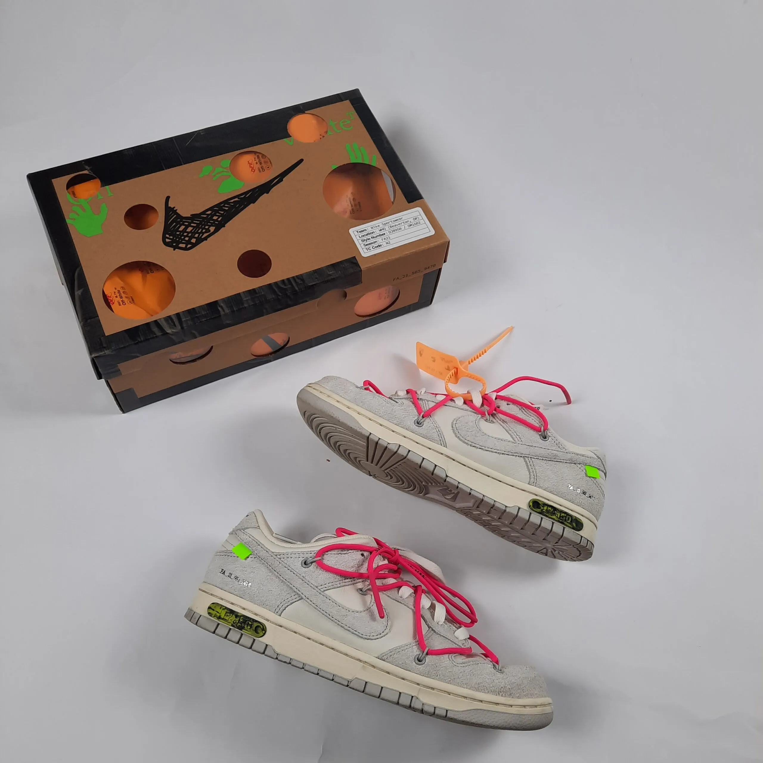 Nike x Off White Dunk - Authentic Luxury Designer