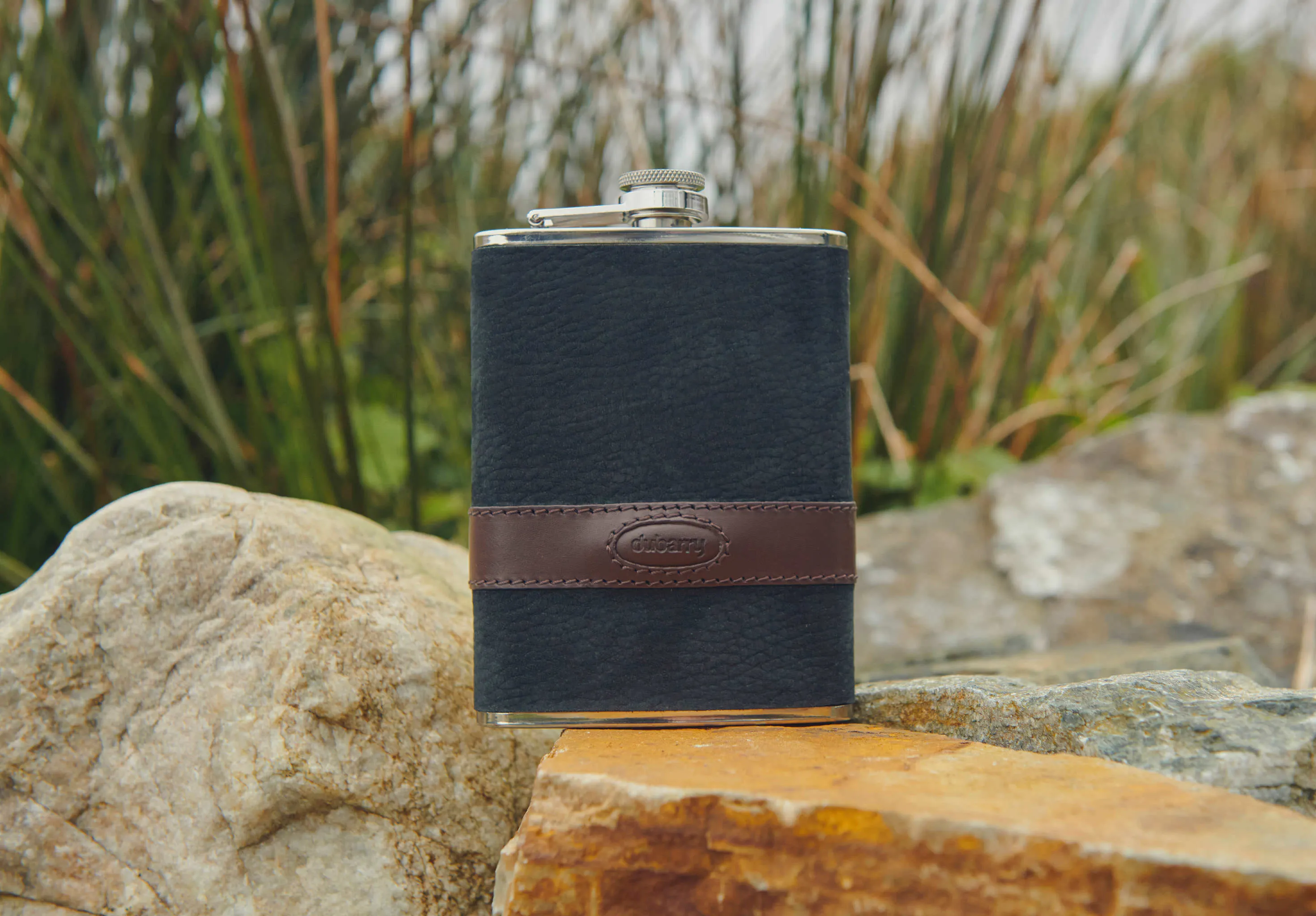 Rugby Mens Hipflask - Black/Brown