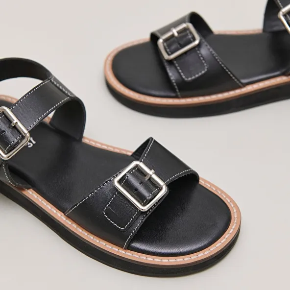 Sandals with adjustable buckles in black leather