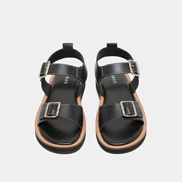 Sandals with adjustable buckles in black leather