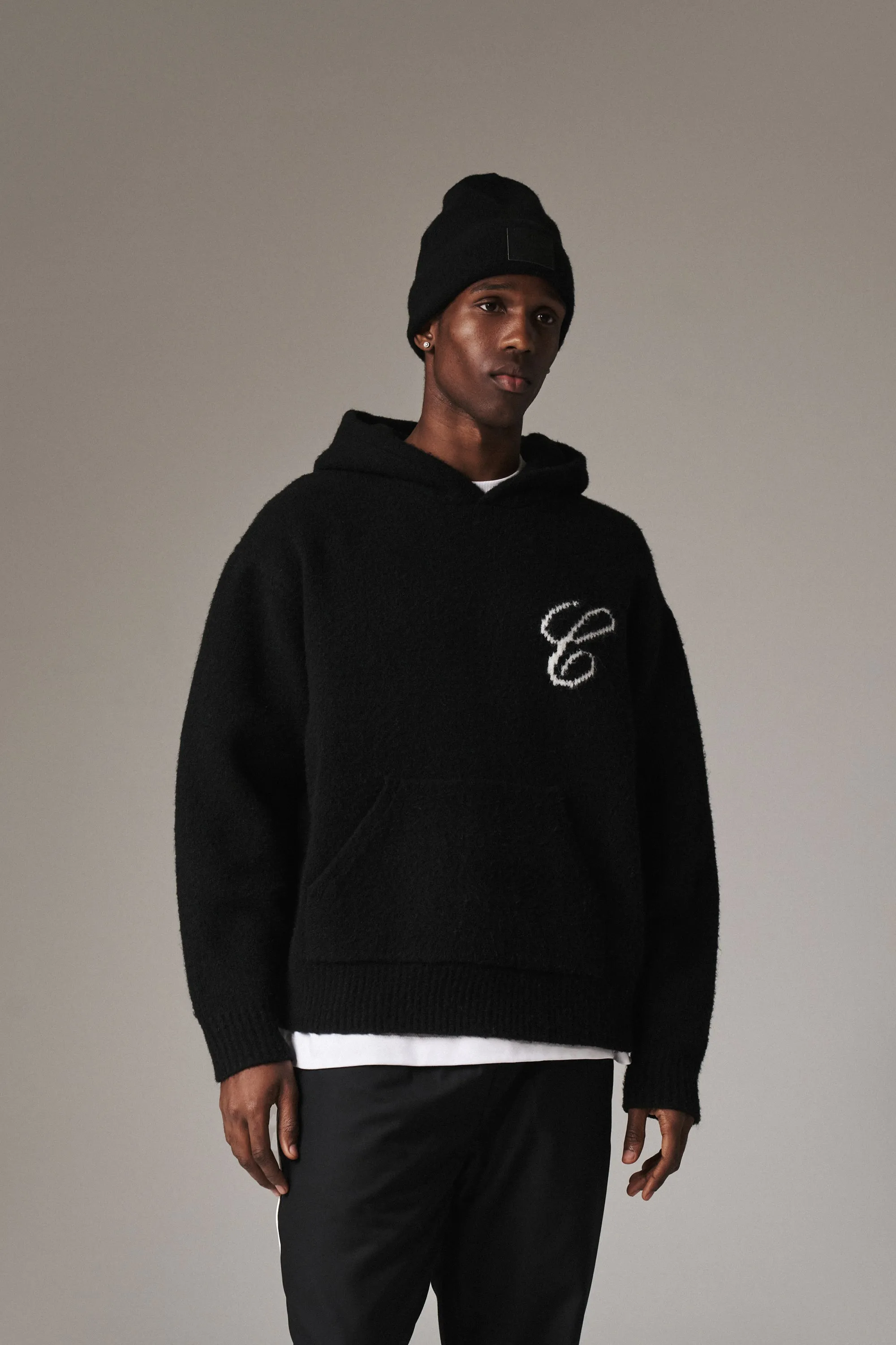 SCRIPT LOGO GRAPHIC KNITTED HOODIE - BLACK