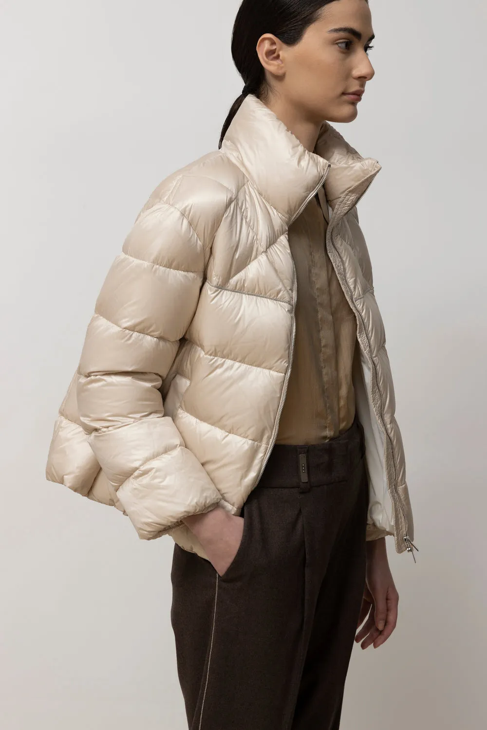 Short goose down jacket in ultralight nylon