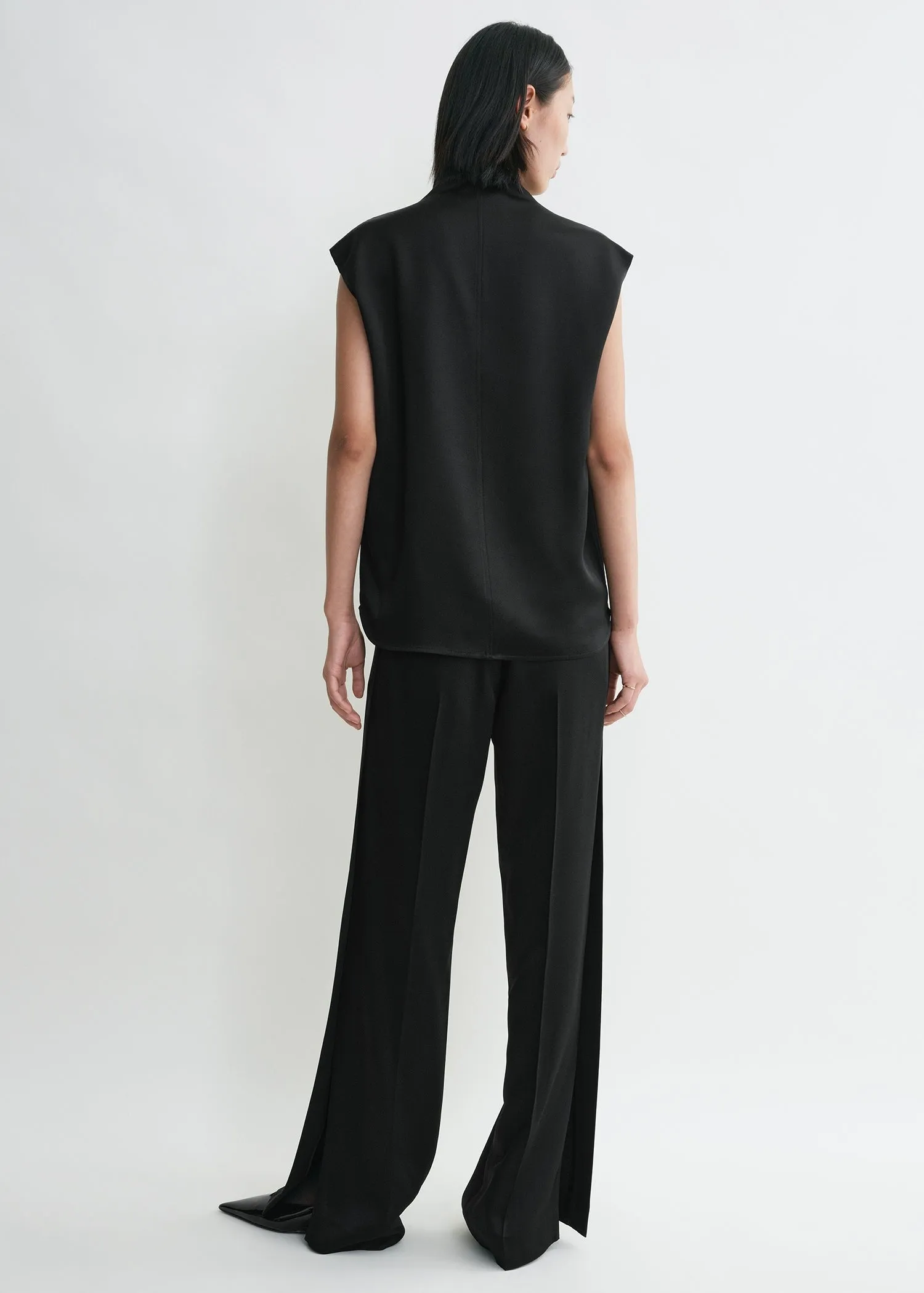 Sleeveless funnel-neck top black