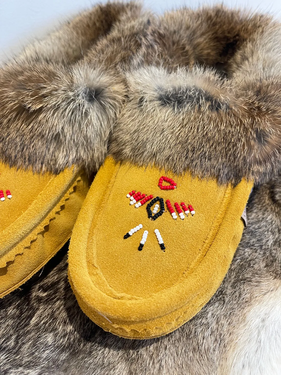 Slipper fur trim, beaded L06