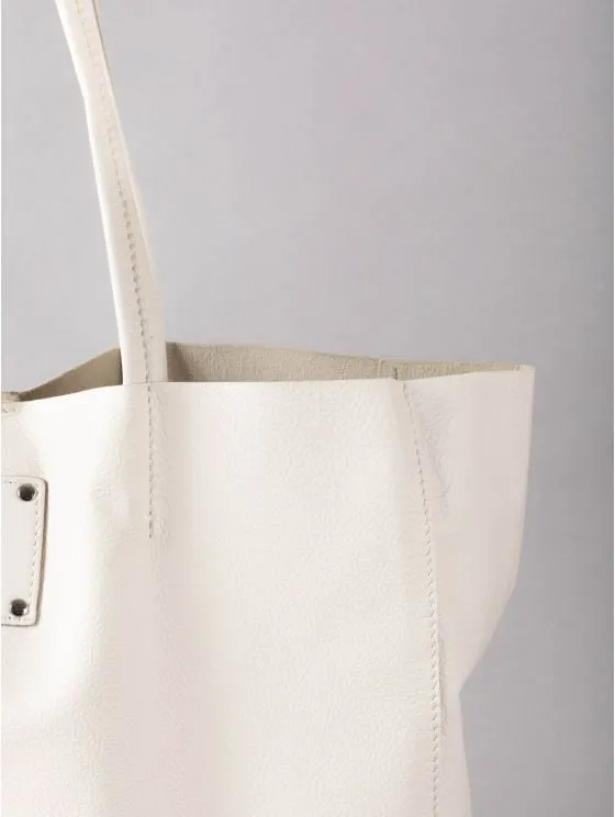 Tarn Leather Bucket Bag in Off-White