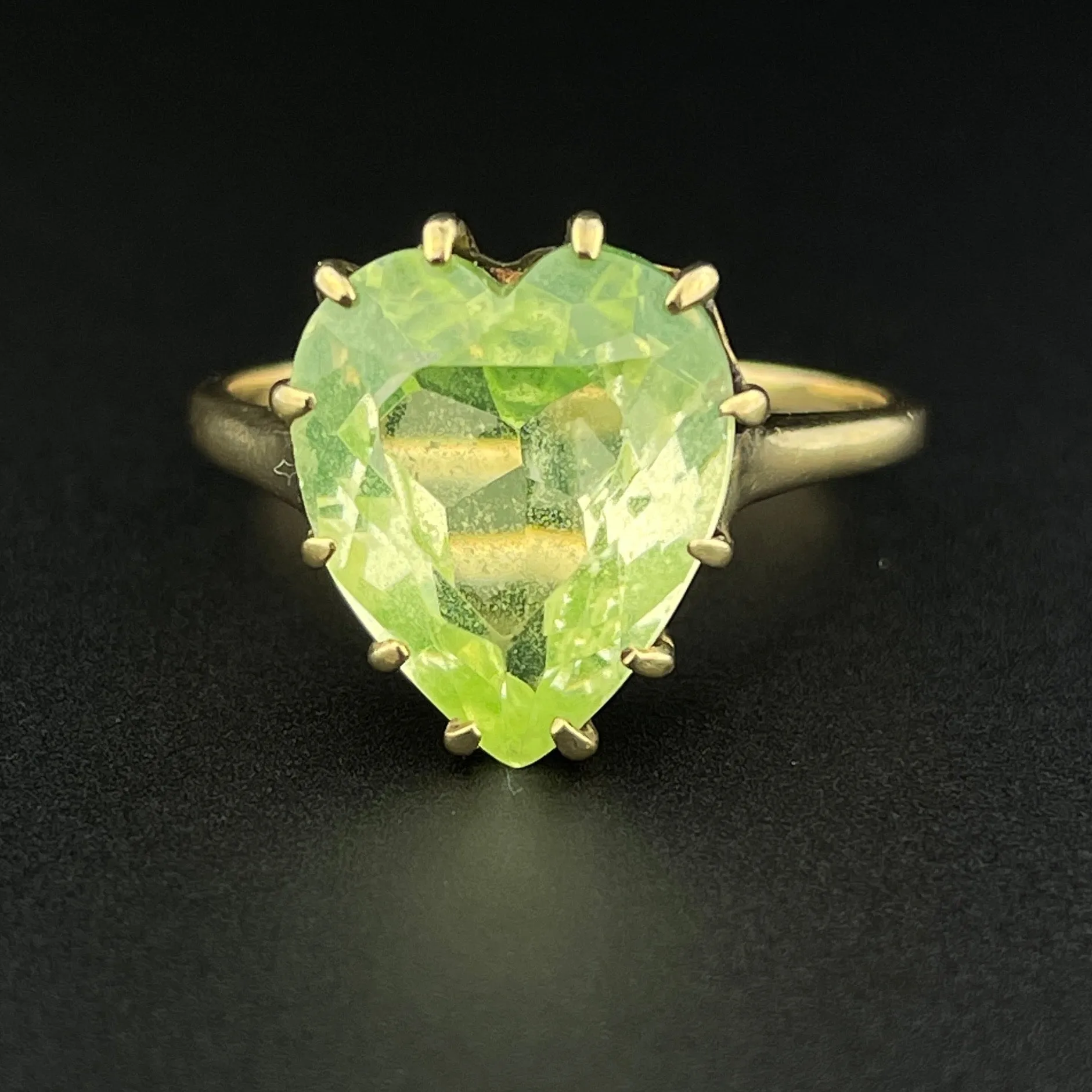 Vintage 10K Gold Large Green Spinel Heart Ring, Sz 8 1/4