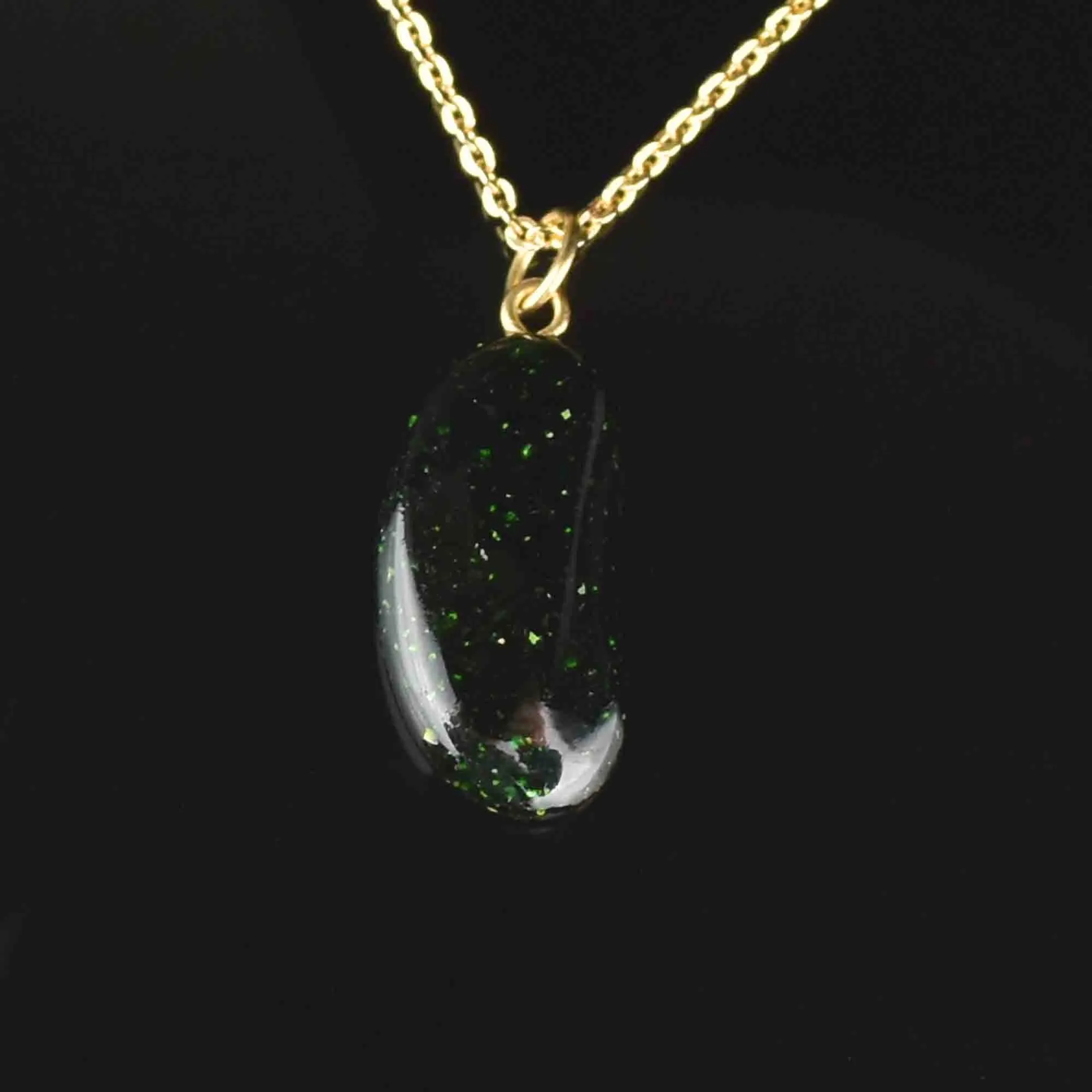 Vintage 18K Gold Green Goldstone Bean Pendant Necklace