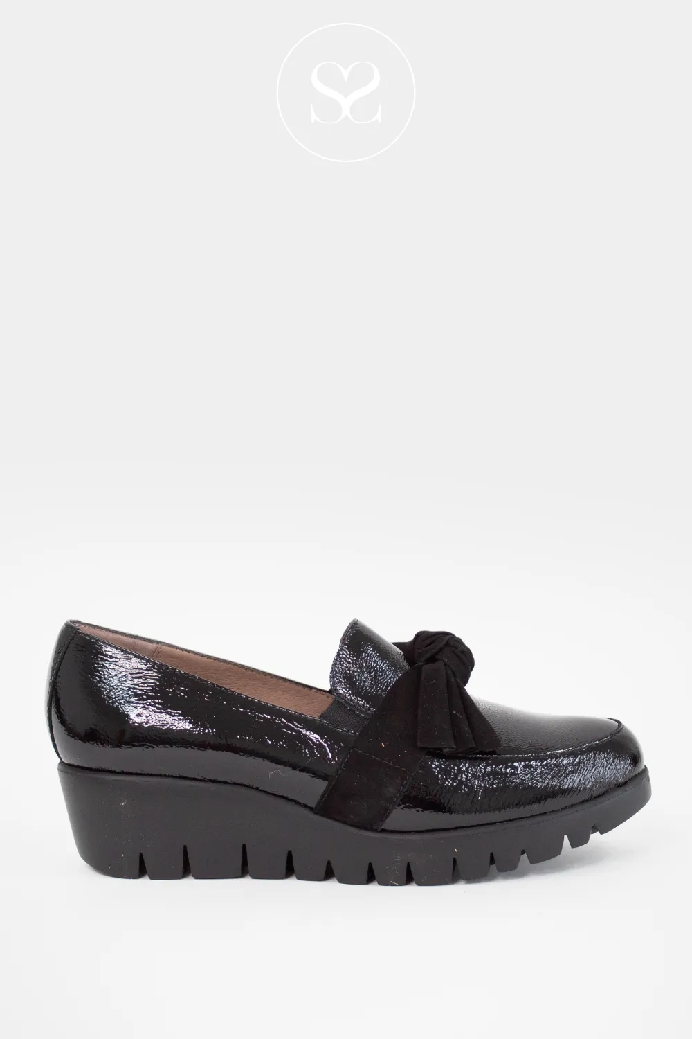 WONDERS C-33323 BLACK PATENT LEATHER WEDGE LOAFERS